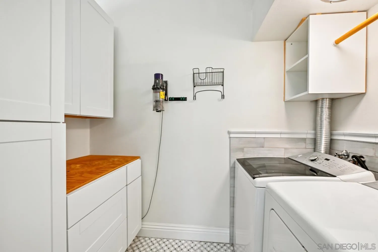 https://cdn.realtyfeed.com/cdn/127/260011186/3a5a9a98a35359abfda910b611d45f51.webp