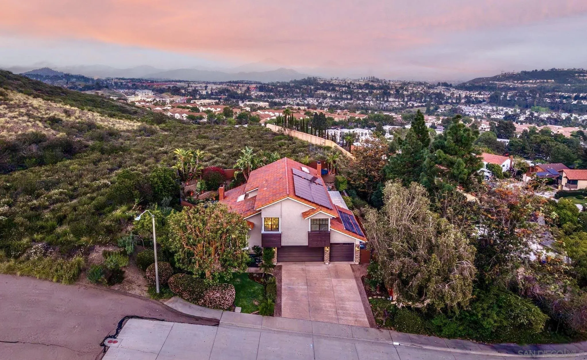 https://cdn.realtyfeed.com/cdn/127/260011186/53dc7d8cc0f0a7f37703be31902a268c.webp