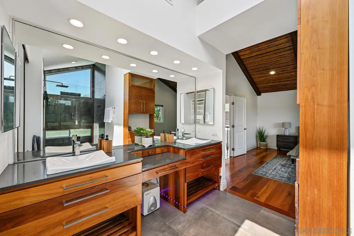 https://cdn.realtyfeed.com/cdn/127/260011186/96916044d2a9a84156c493310836889d.webp