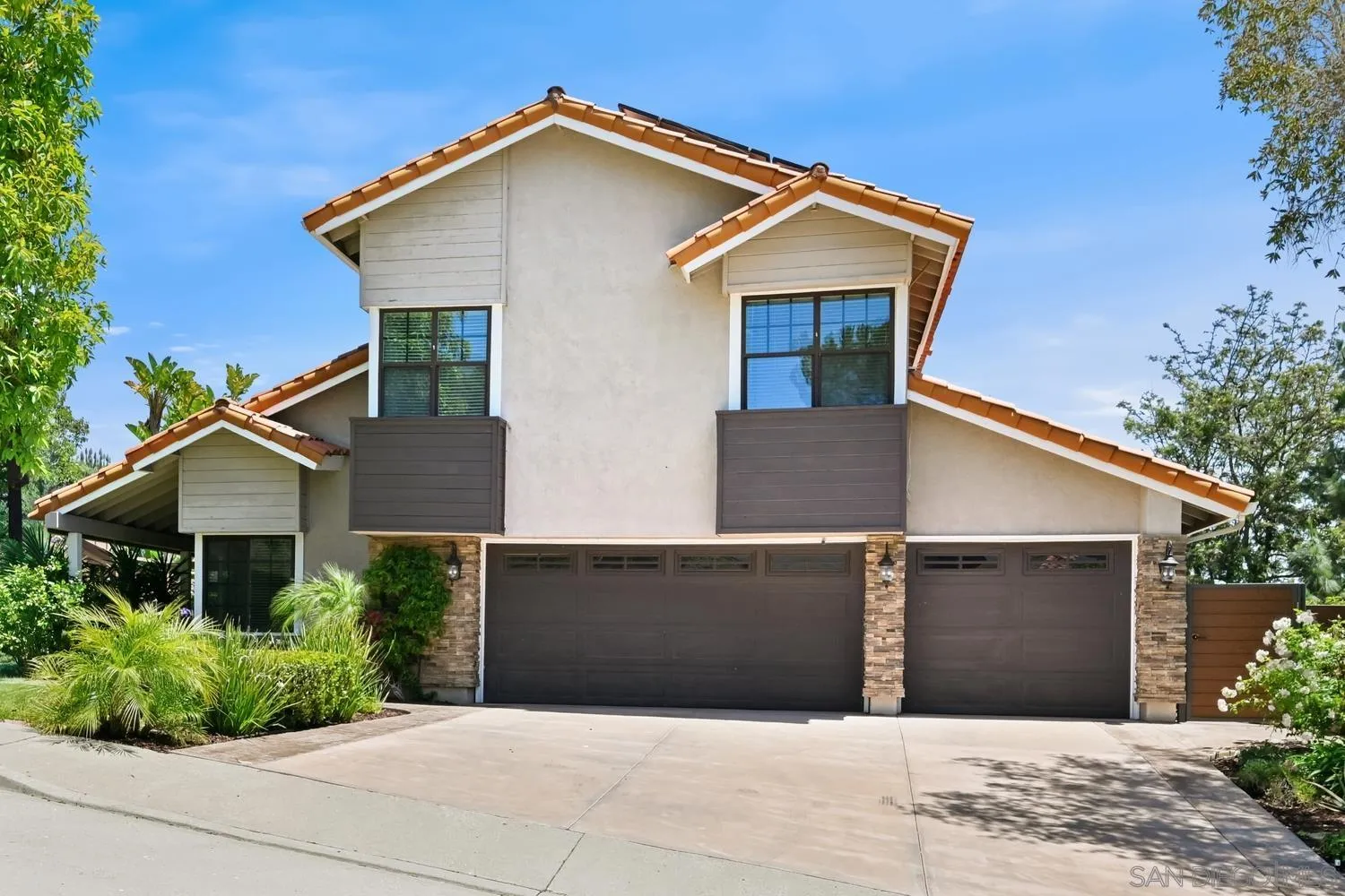 https://cdn.realtyfeed.com/cdn/127/260011186/9beb4ff08345bdb4b8801a8adeeb74d1.webp