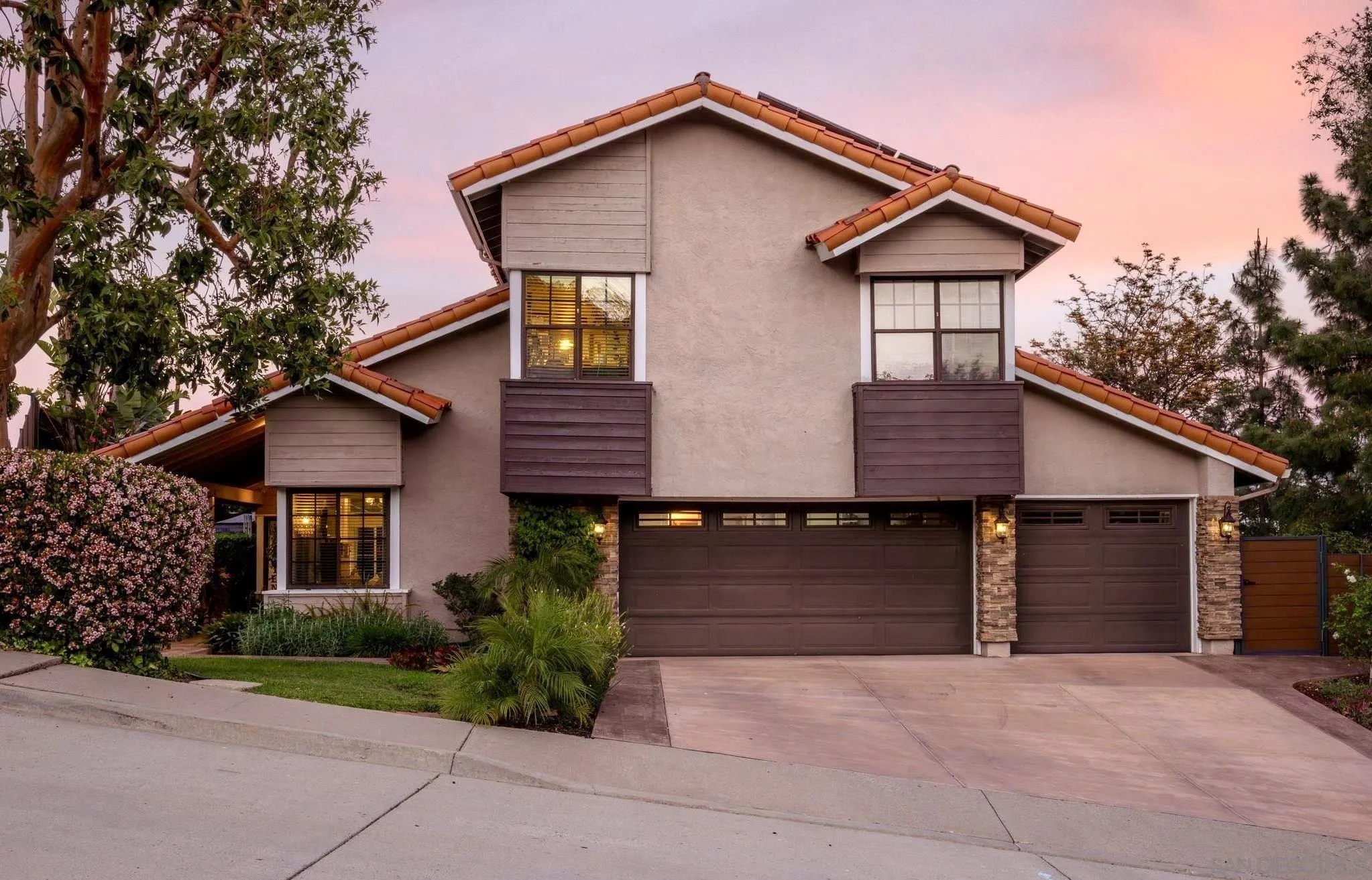 https://cdn.realtyfeed.com/cdn/127/260011186/cb03c4e4fc892e24f747b57396df860d.webp