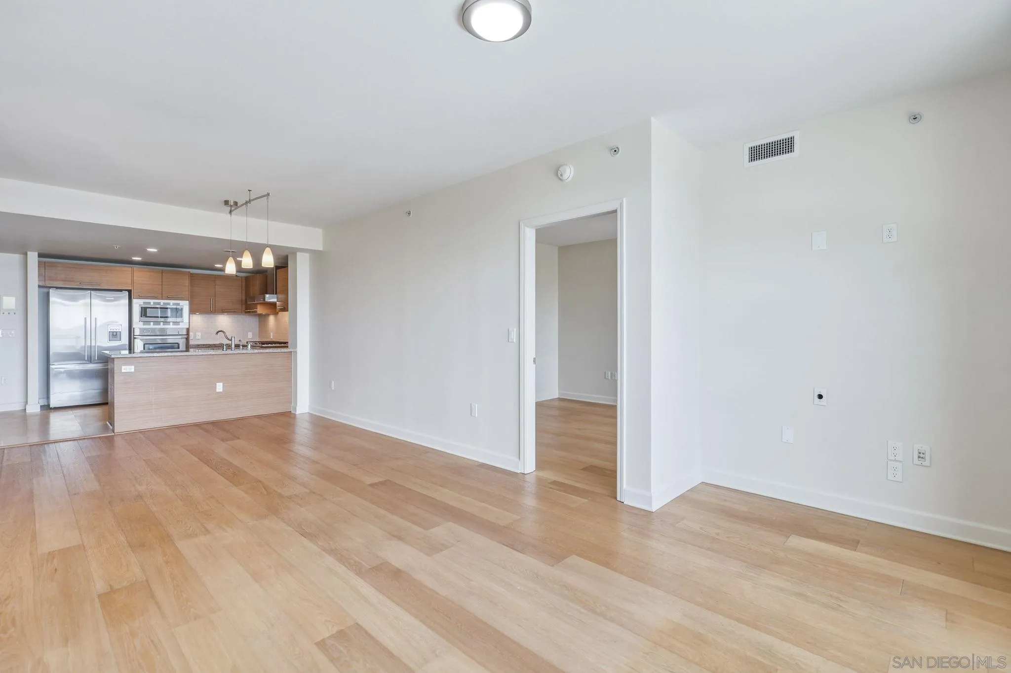 Photo #5: 260011188 Listing: Photo #5