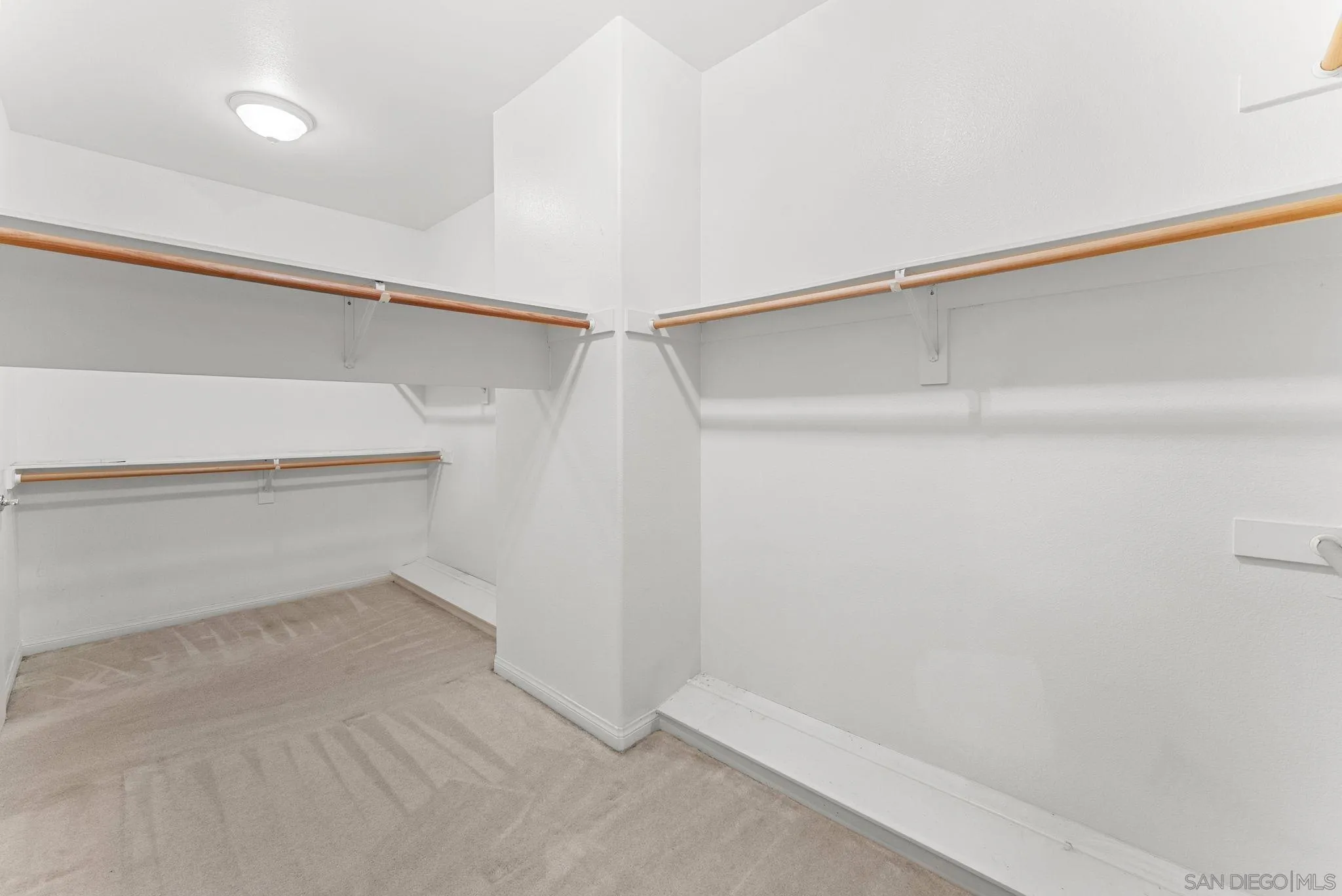 https://cdn.realtyfeed.com/cdn/127/260011189/1c139400044caead0e7071a0174f74df.webp