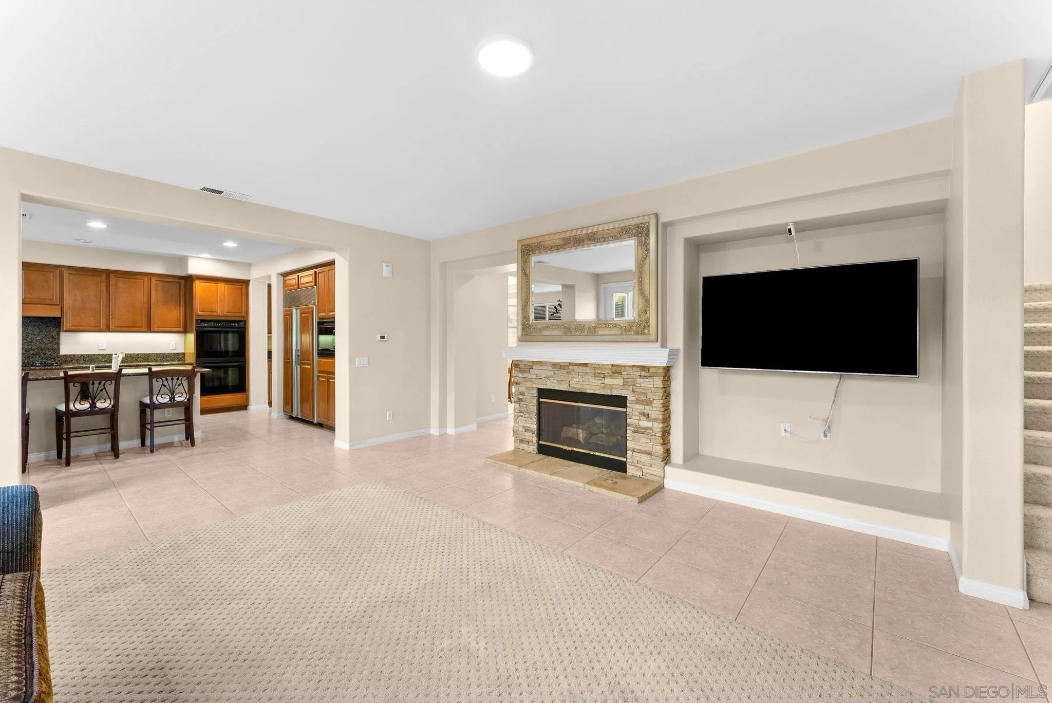 https://cdn.realtyfeed.com/cdn/127/260011189/1fd7e9136a5e3a02ba155187f314d97a.webp