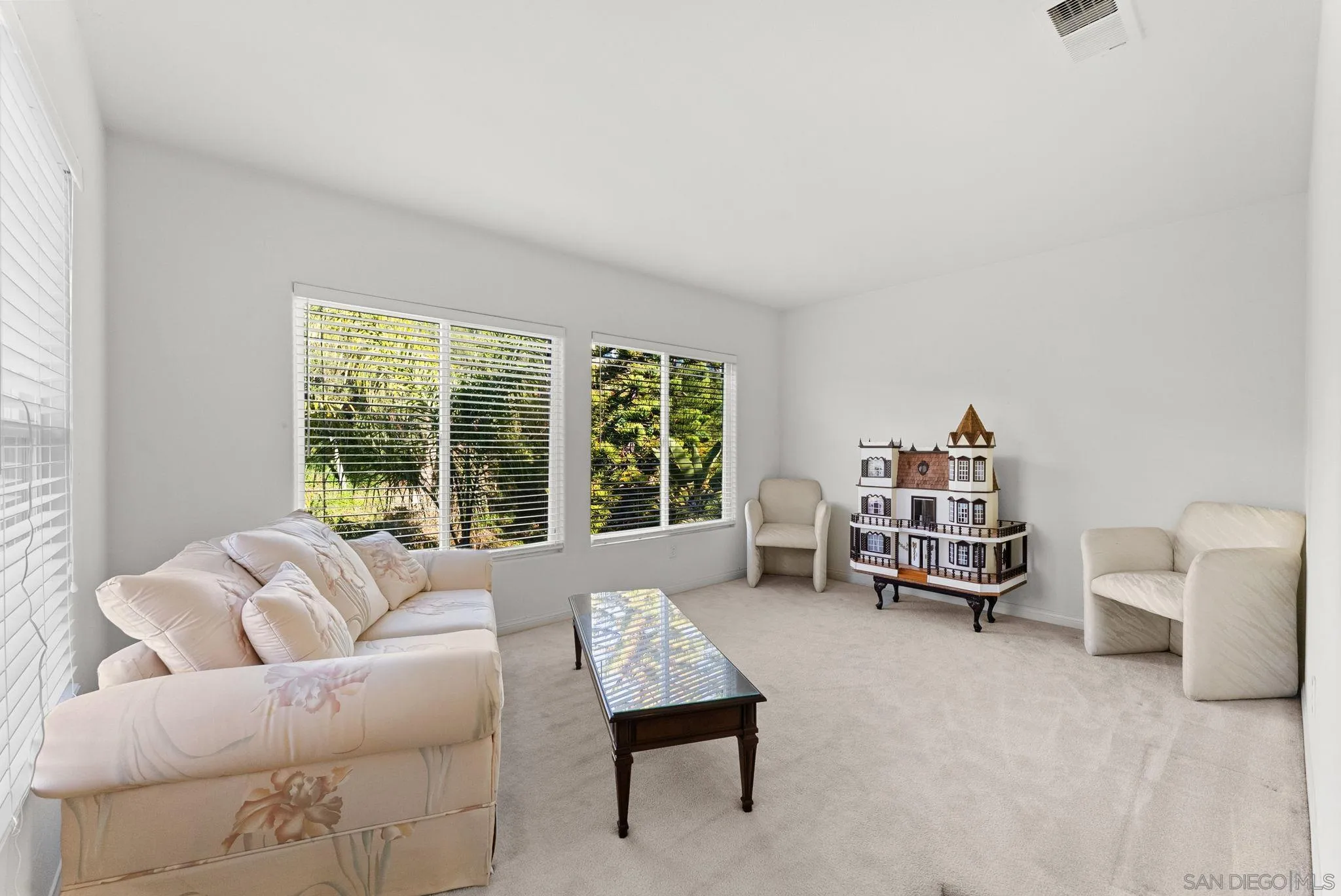 https://cdn.realtyfeed.com/cdn/127/260011189/2b65179639585016b9701a0b79cca0bd.webp
