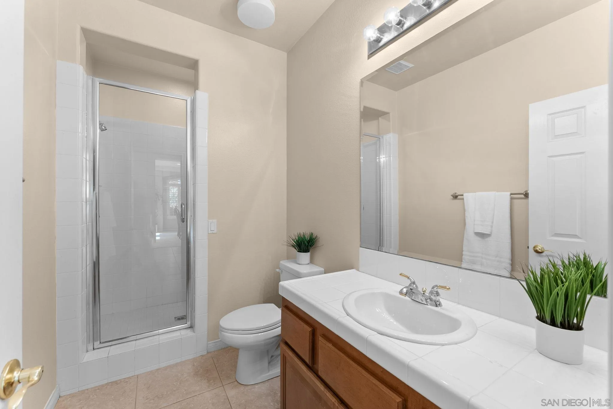 https://cdn.realtyfeed.com/cdn/127/260011189/325d2c68b6298f6f6f703c3c1228dcad.webp