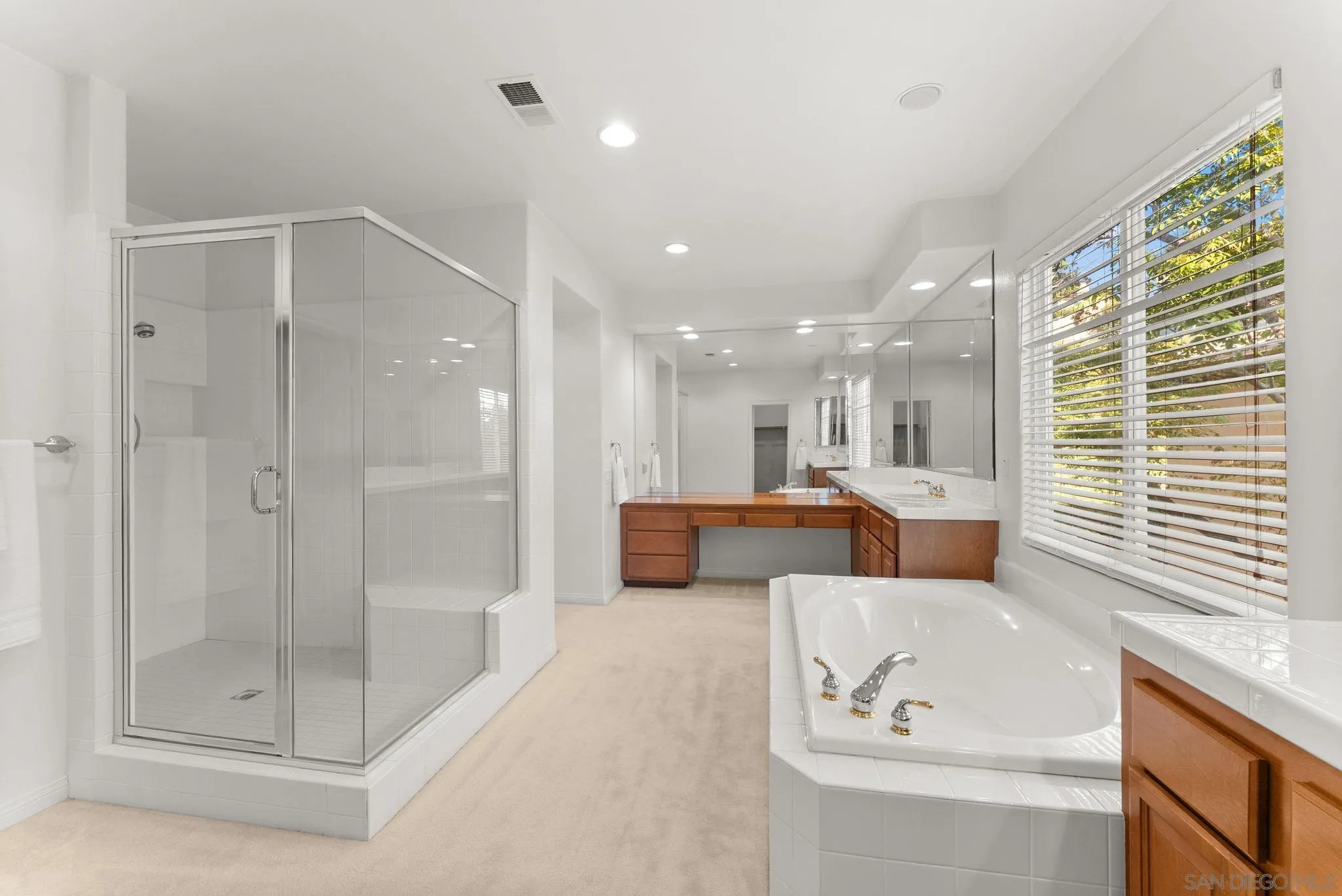 https://cdn.realtyfeed.com/cdn/127/260011189/5fe2110b491311a4f5d166b26aa059b7.webp