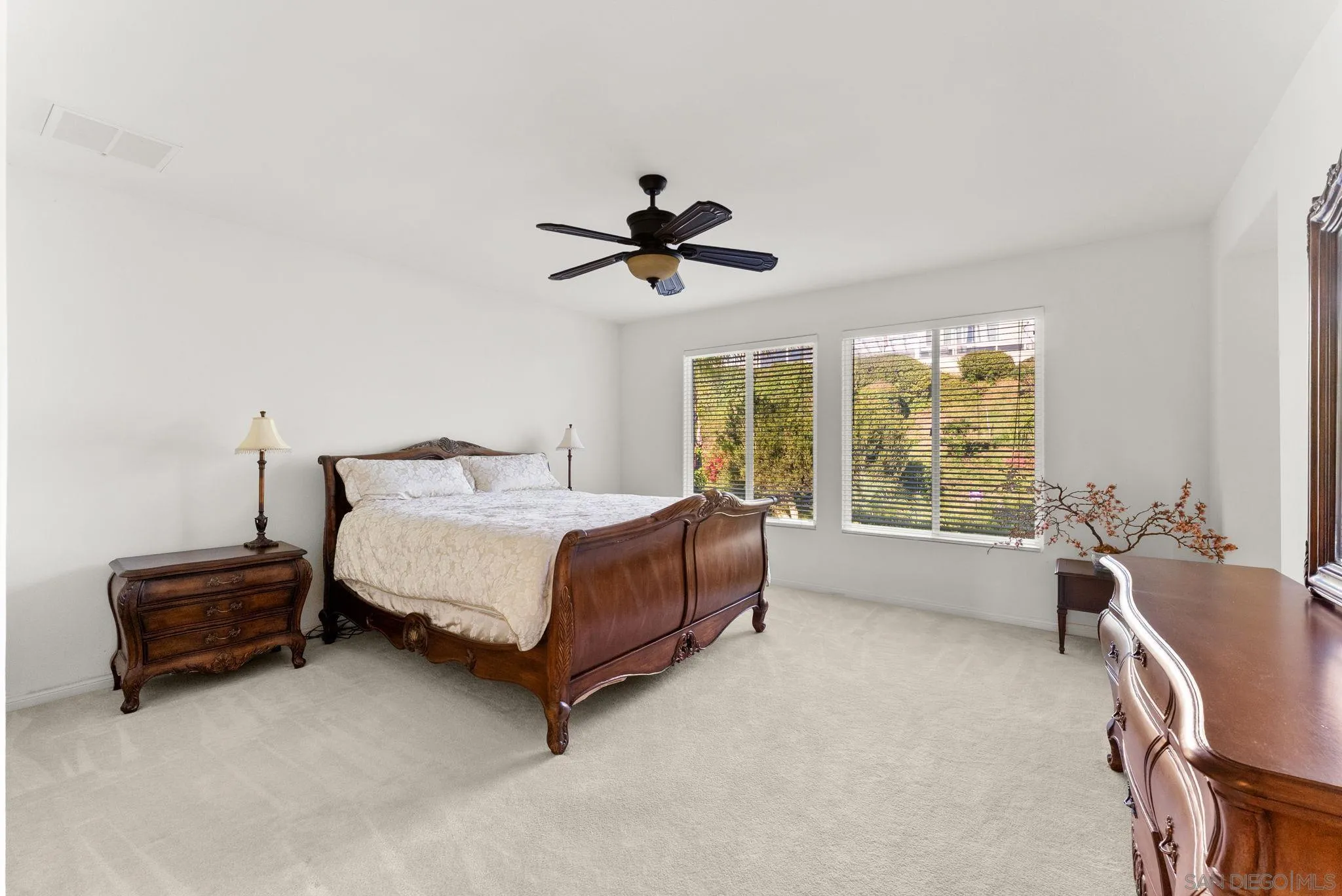 https://cdn.realtyfeed.com/cdn/127/260011189/624ed587b5f00350d1f4b64203fcfe7b.webp