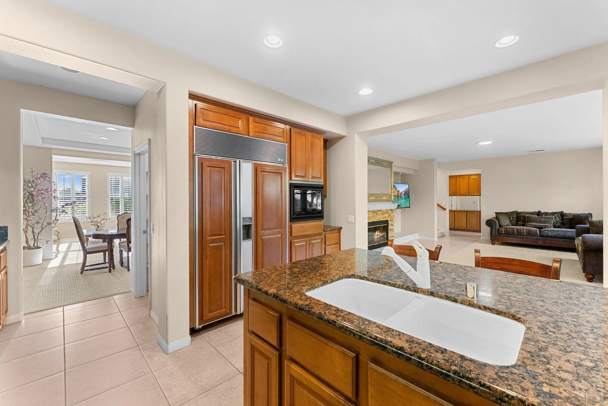 https://cdn.realtyfeed.com/cdn/127/260011189/78cece7be583cd78814d81644af425b5.webp