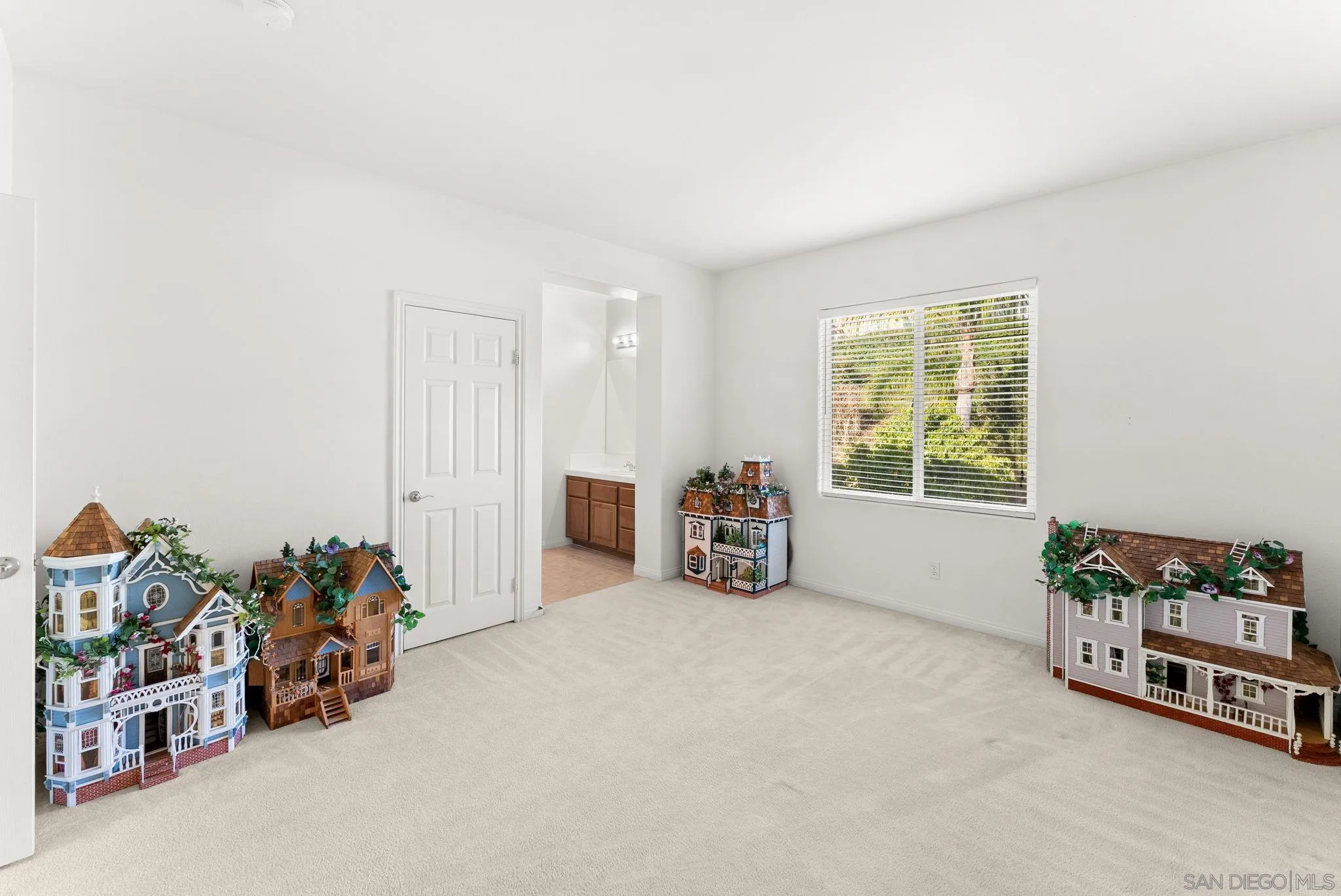 https://cdn.realtyfeed.com/cdn/127/260011189/8361783d459b55d9e3bc04053f0b2d0b.webp