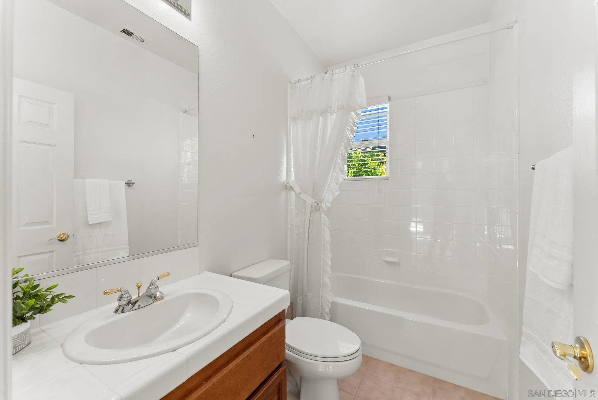 https://cdn.realtyfeed.com/cdn/127/260011189/8cd904b882d98bc22293660bc7bae321.webp