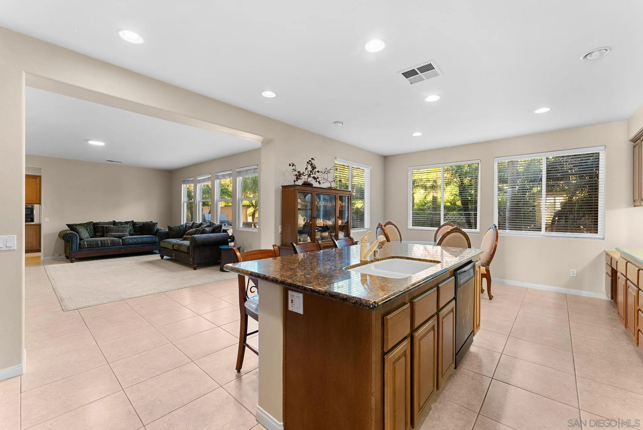 https://cdn.realtyfeed.com/cdn/127/260011189/b824d2ad2ac818e9e5916634e0a71d68.webp