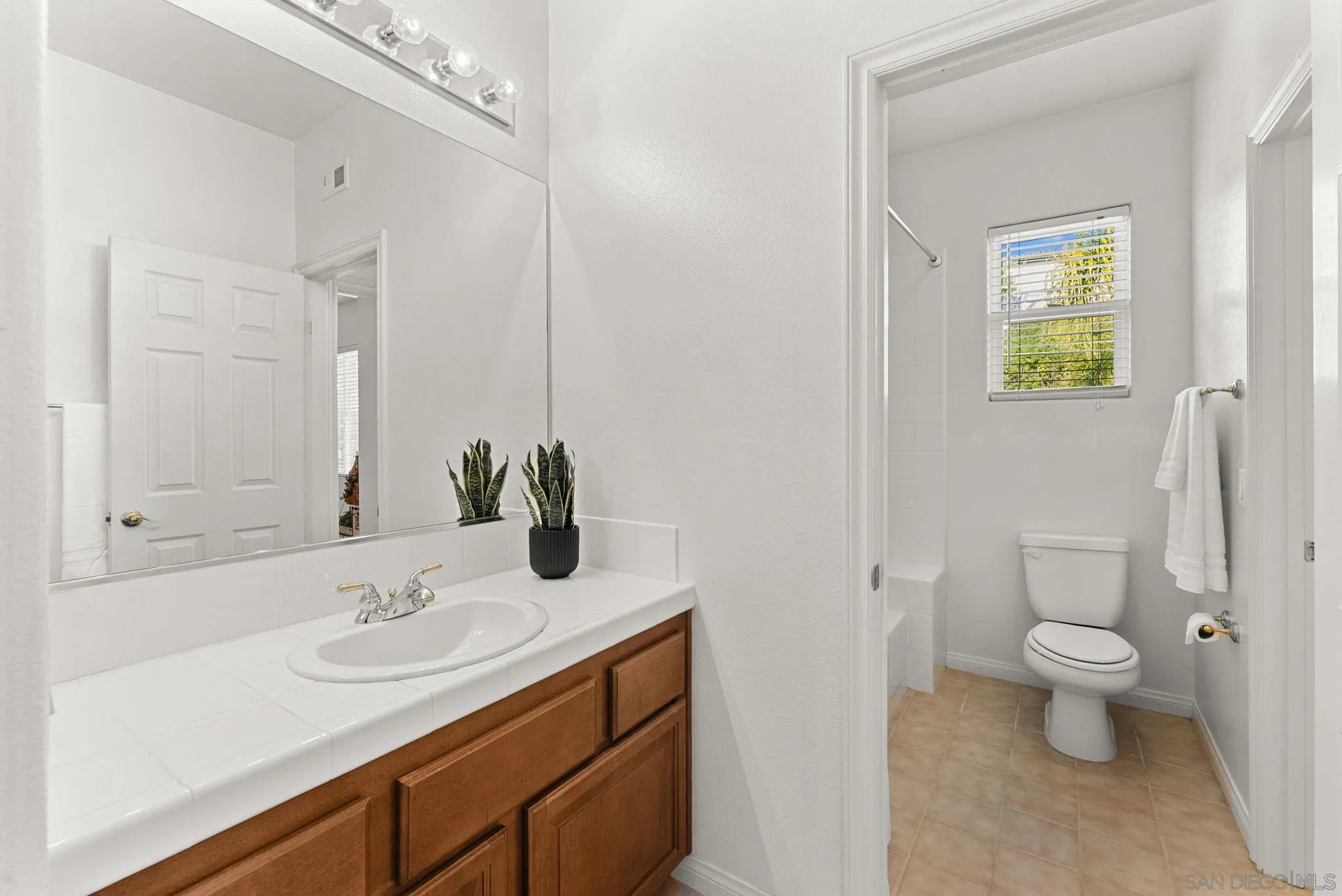 https://cdn.realtyfeed.com/cdn/127/260011189/e64ce6cc3cc171ad1c674b648dbb8ed5.webp