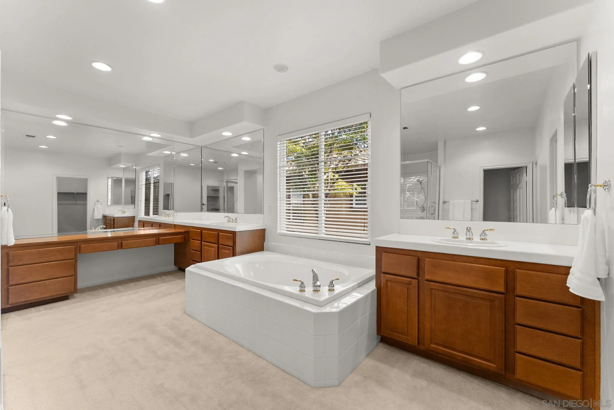 https://cdn.realtyfeed.com/cdn/127/260011189/ef13f063b0e901e9f8ec84afd6e521d8.webp