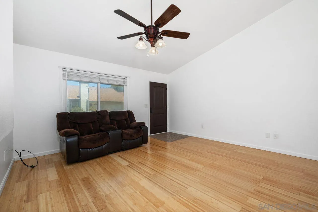 Photo #4: 260011194 Listing: Photo #4