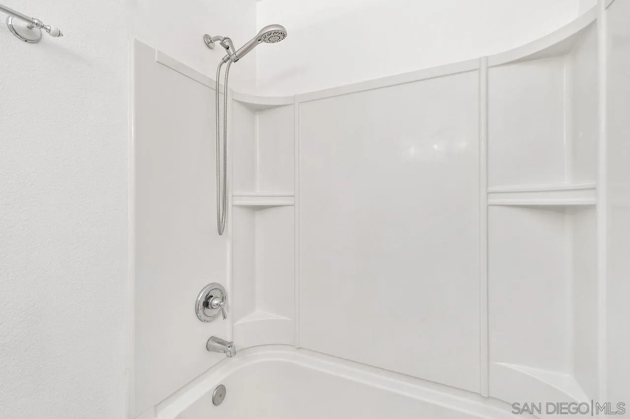 Photo #17: 260011194 Listing: Photo #17