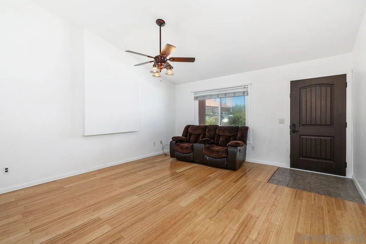 Photo #3: 260011194 Listing: Photo #3