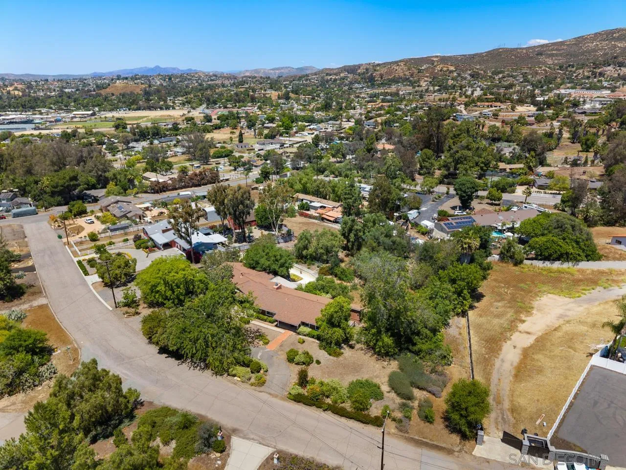 https://cdn.realtyfeed.com/cdn/127/260011195/020fc21d00571326bafa2406d0c80855.webp