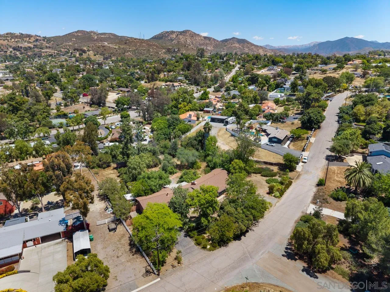 https://cdn.realtyfeed.com/cdn/127/260011195/0e27bcf484f56d416a8e0e5c7369f8a3.webp