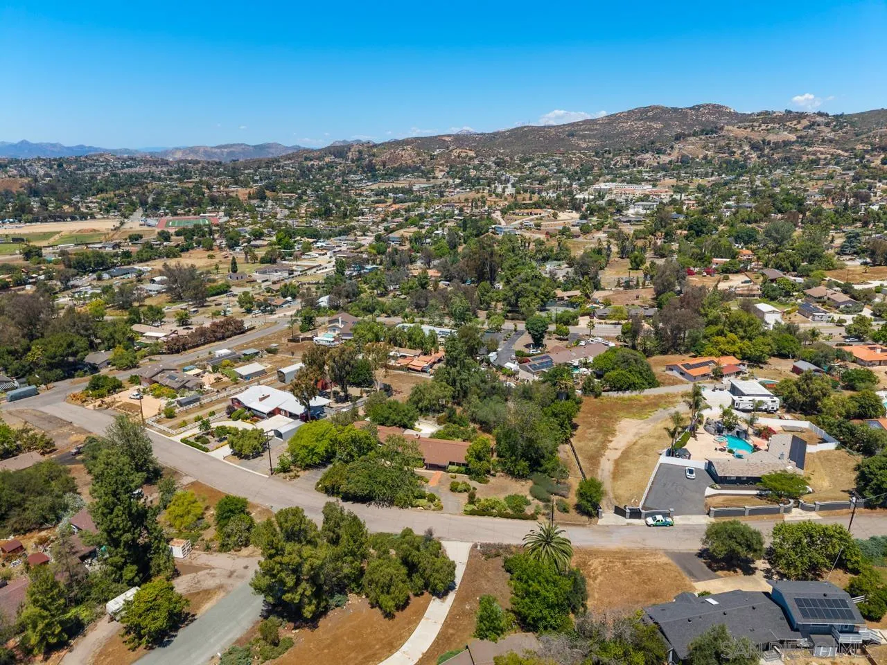 https://cdn.realtyfeed.com/cdn/127/260011195/82d94068228c5d97f7a4ab506c21adc6.webp