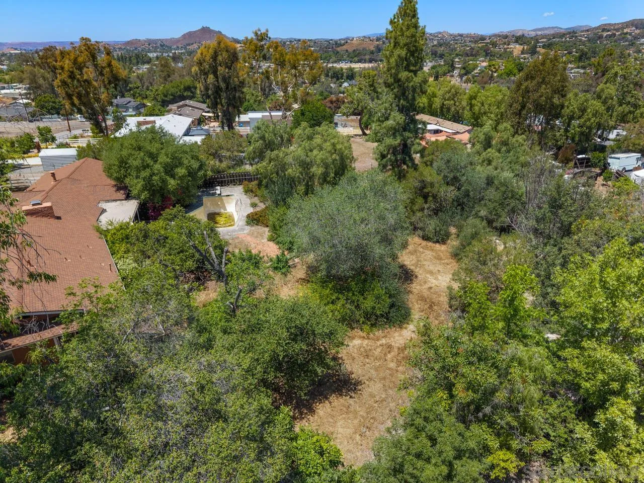 https://cdn.realtyfeed.com/cdn/127/260011195/909895bbf8a1bc1d528e0636a3d3bd6d.webp