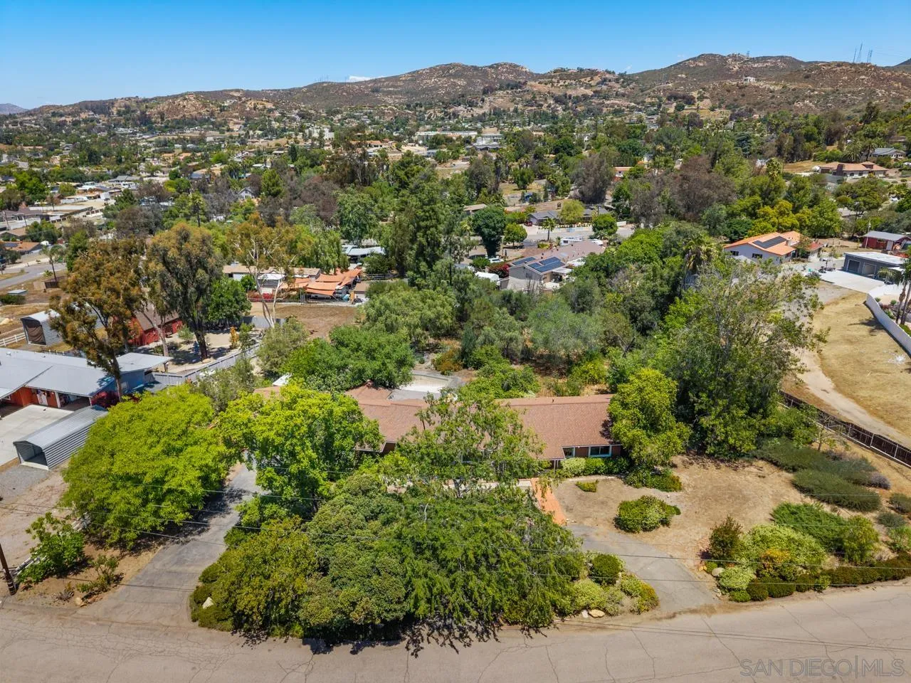 https://cdn.realtyfeed.com/cdn/127/260011195/a50d6c5da0897c663b0199798e5b8471.webp