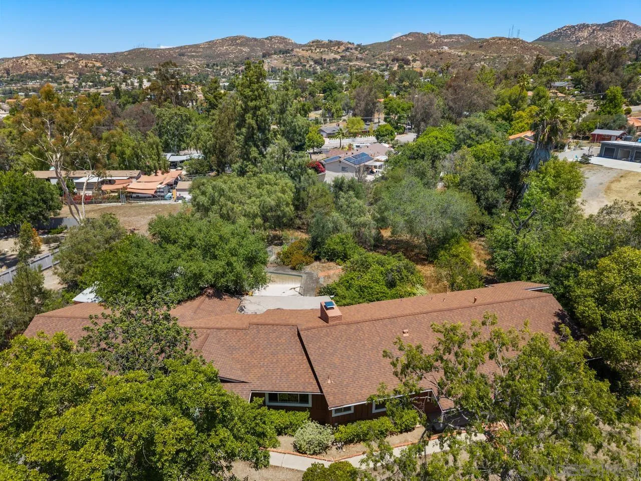https://cdn.realtyfeed.com/cdn/127/260011195/a8cf6e7dd92efc377dccfe8d8a9a8aa2.webp