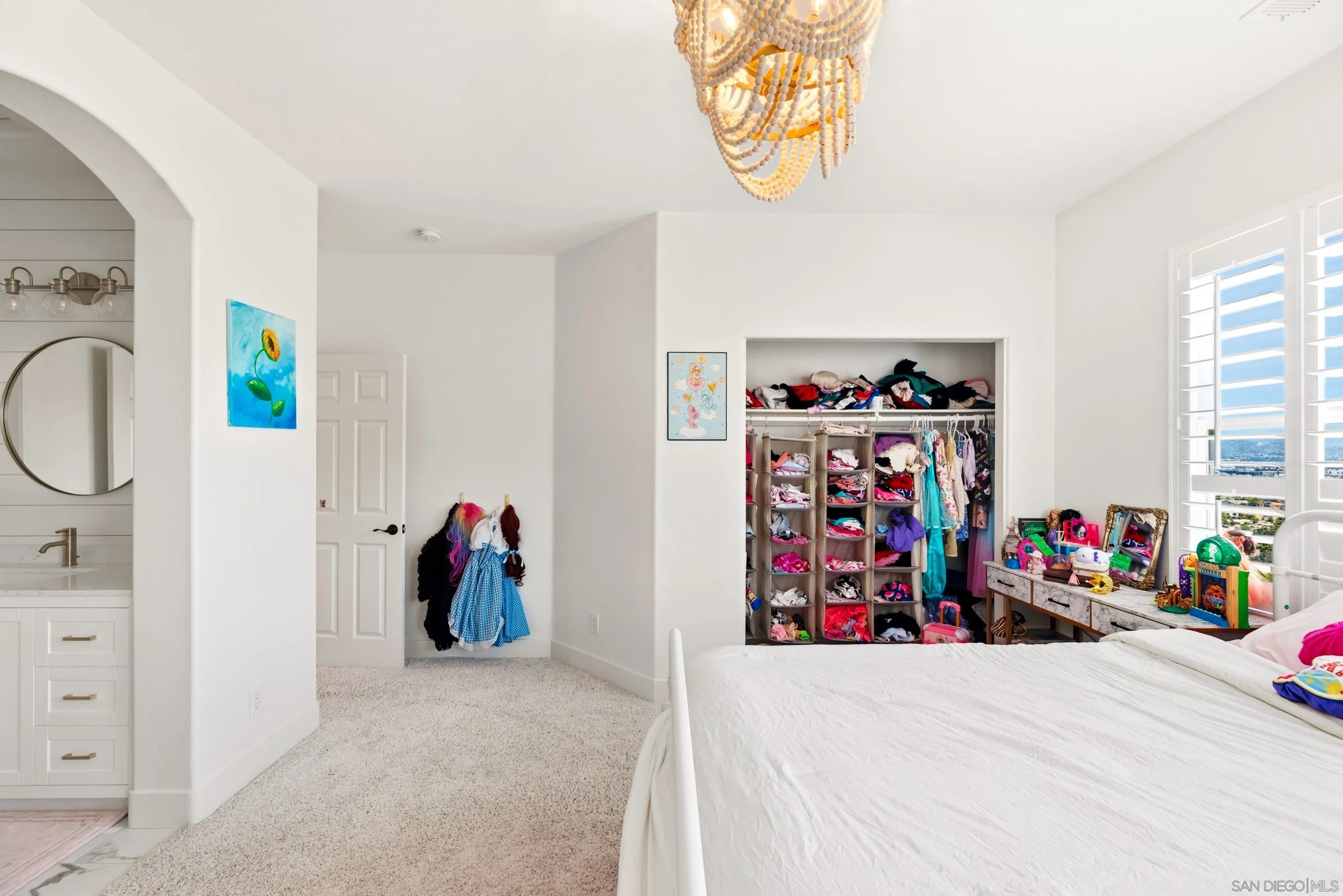https://cdn.realtyfeed.com/cdn/127/260011200/085f73aa50ee8d32b1ceb82afd9bc8fa.webp