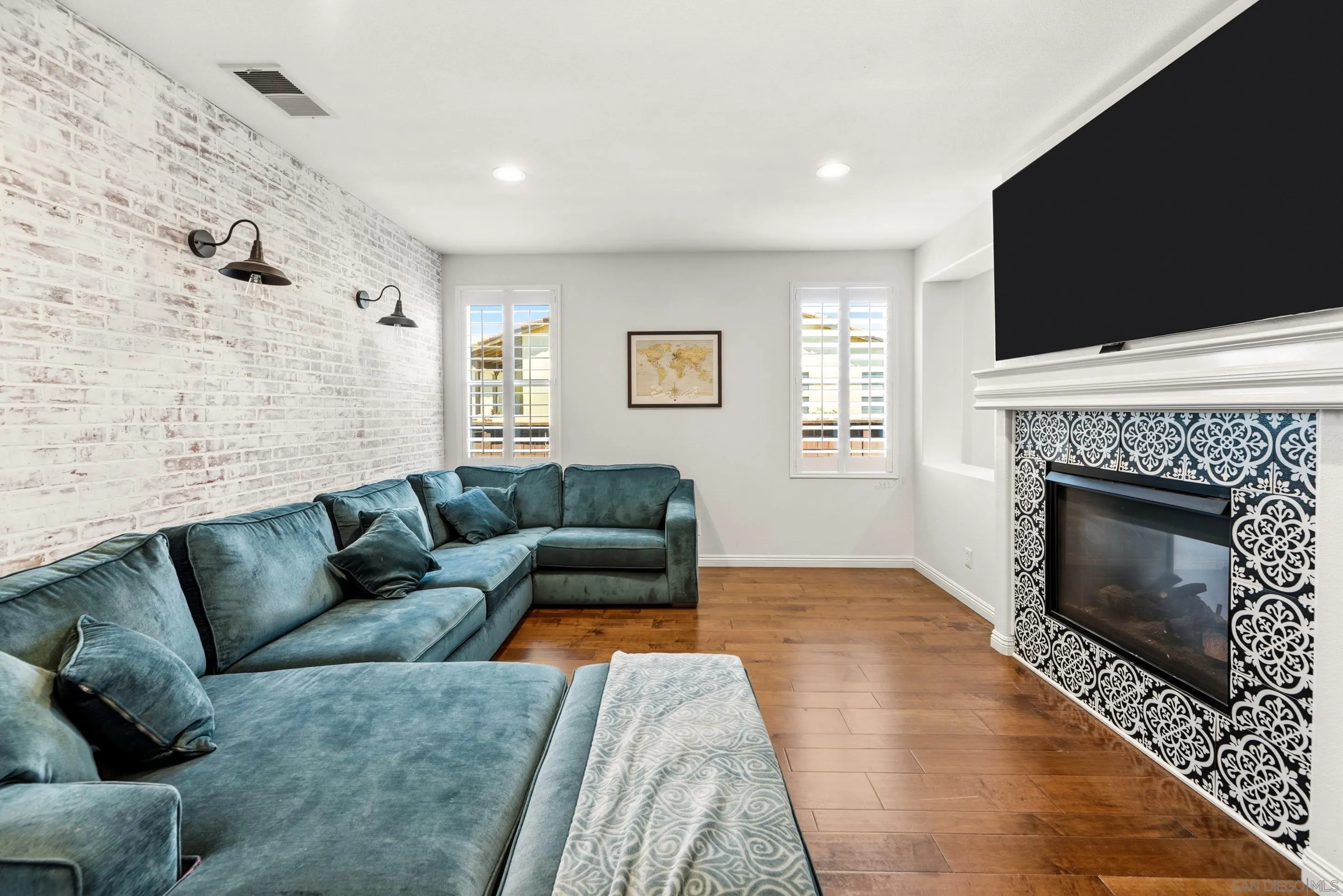 https://cdn.realtyfeed.com/cdn/127/260011200/211b77bb1976b8b9fde83be8fae0225c.webp