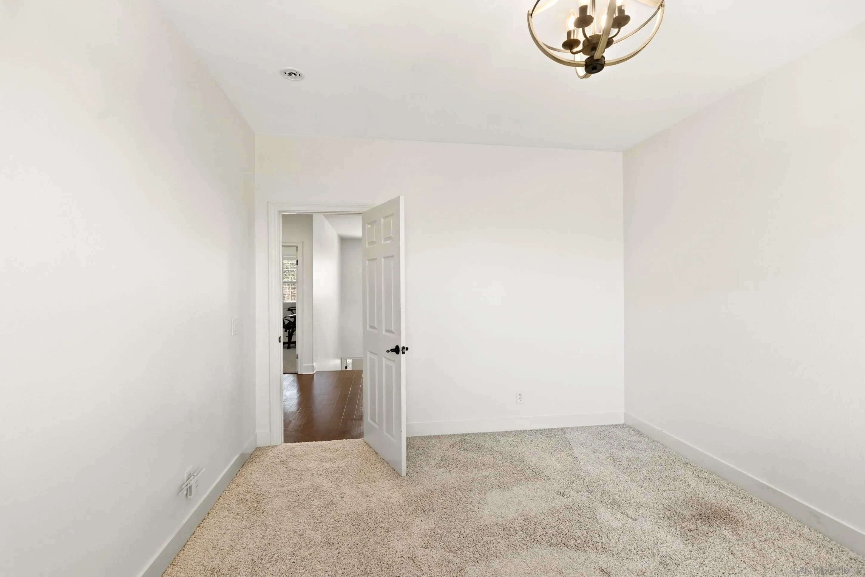 https://cdn.realtyfeed.com/cdn/127/260011200/4df2e8f64499a30615a0275a60eed649.webp