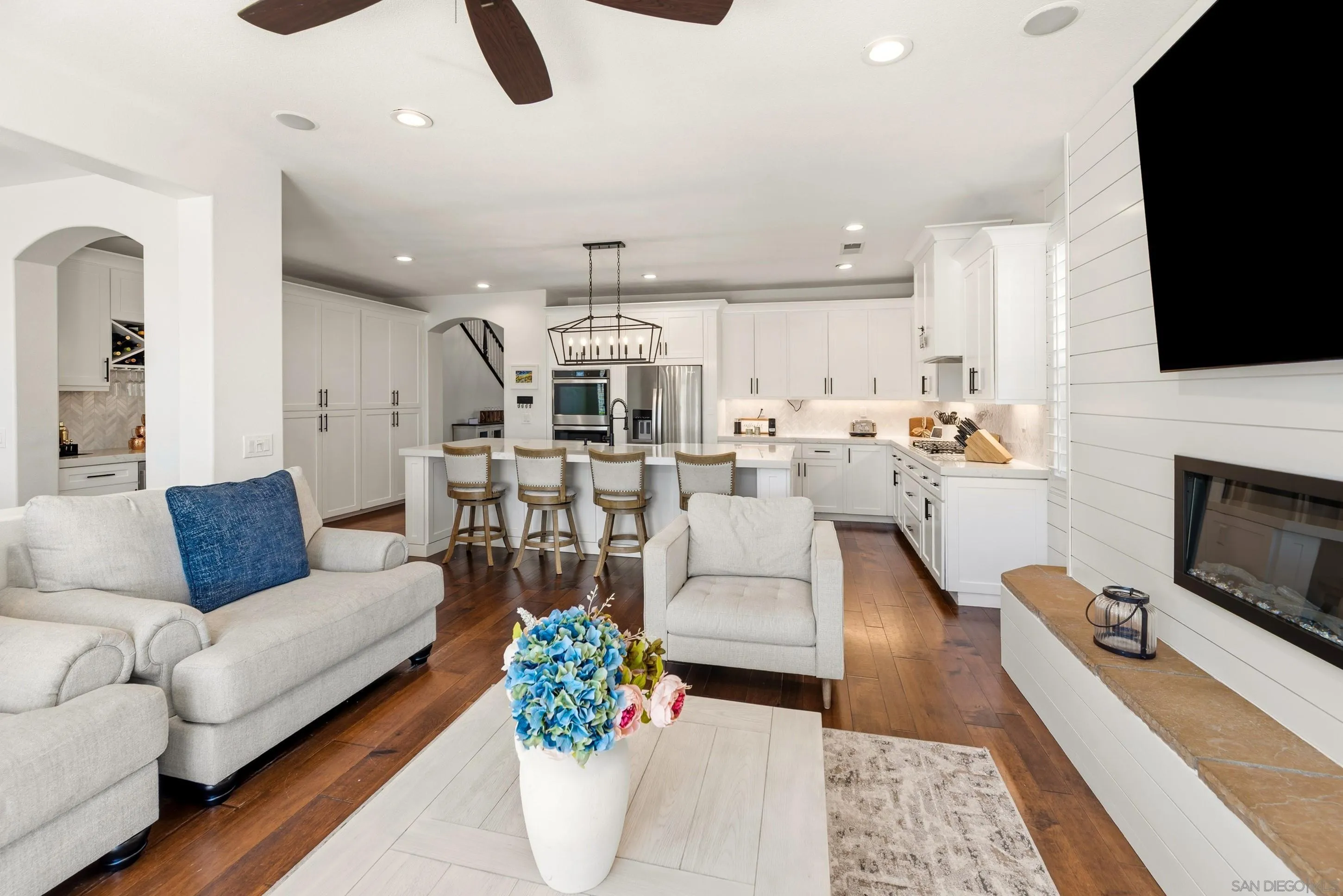 https://cdn.realtyfeed.com/cdn/127/260011200/55a9205fbb8b4239457fef24e5e57f7a.webp