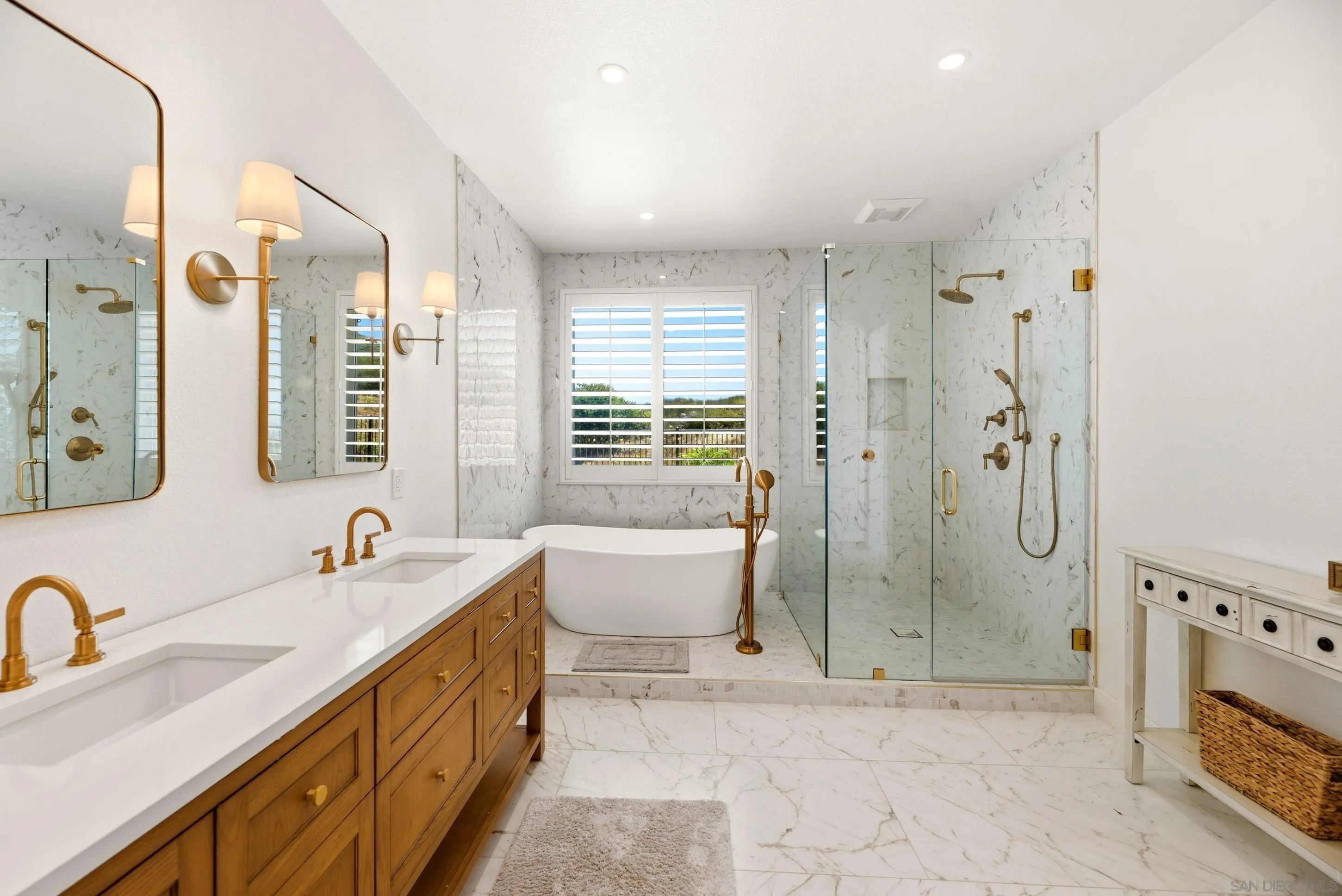 https://cdn.realtyfeed.com/cdn/127/260011200/61b3ee9a6673f226ef9f7c76cdd7681e.webp