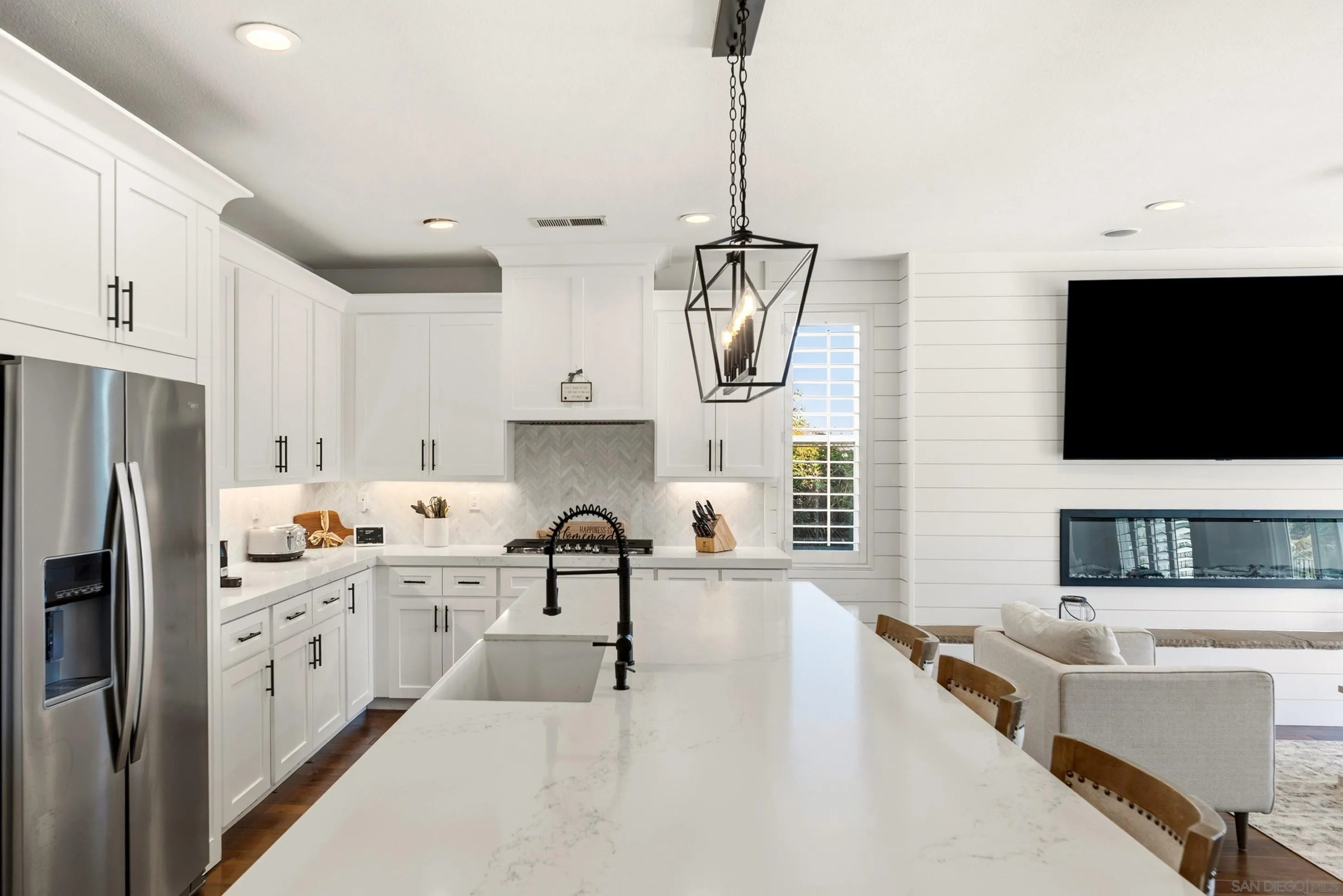 https://cdn.realtyfeed.com/cdn/127/260011200/7cfc2dd267ead1b0f9c0247edff37c4b.webp