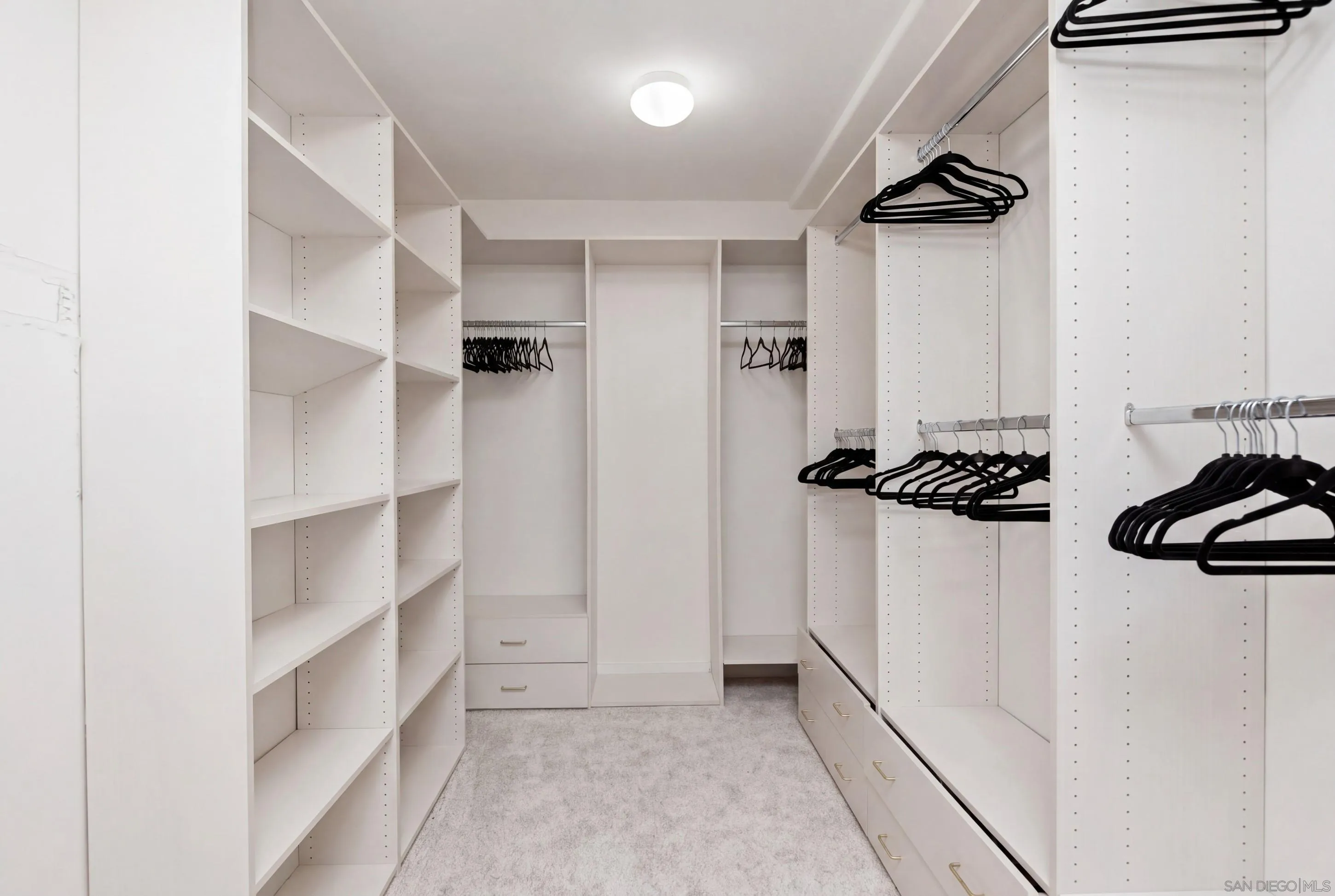 https://cdn.realtyfeed.com/cdn/127/260011200/8d7e2985d8fd1ddfb6aea23139e8be4c.webp