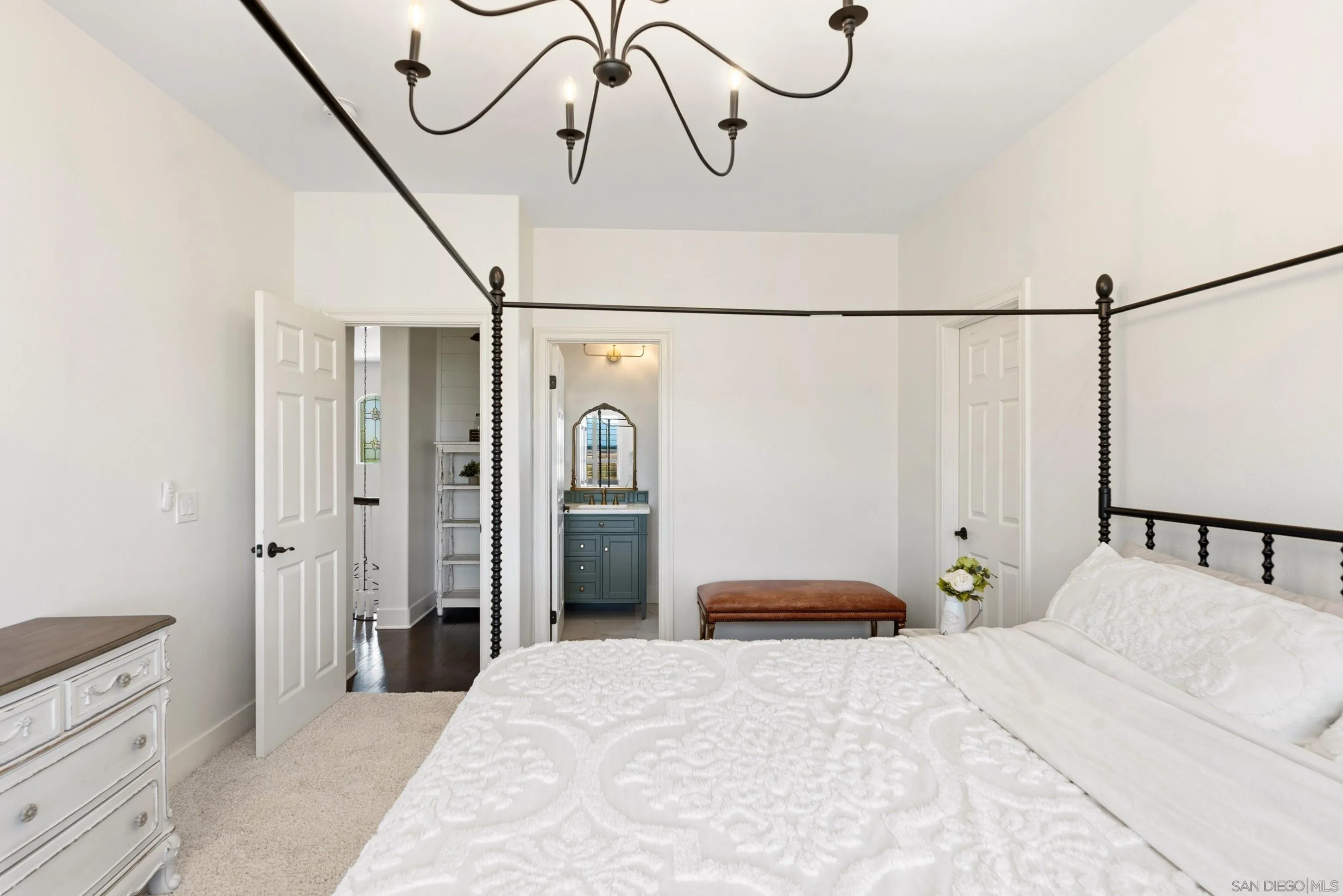 https://cdn.realtyfeed.com/cdn/127/260011200/c00bb0b20d61d866311fc97af652796f.webp