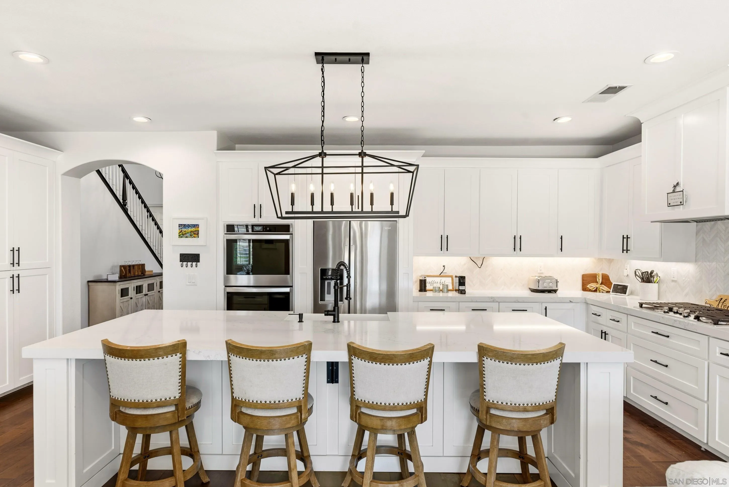 https://cdn.realtyfeed.com/cdn/127/260011200/e22d8bfc4fe8390e4ab98e2c48fd1fba.webp