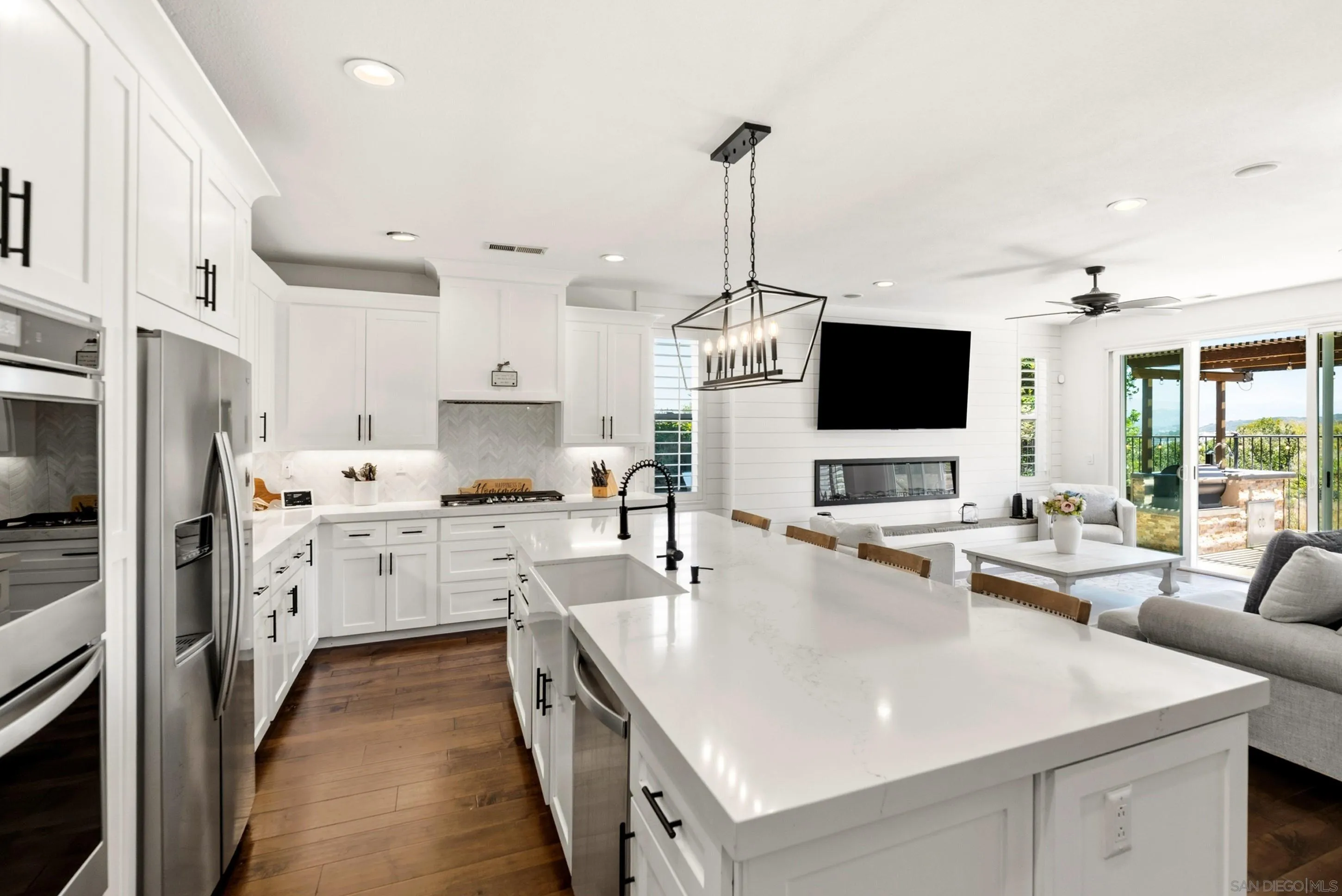 https://cdn.realtyfeed.com/cdn/127/260011200/ee4d667aeacb09f799b0ad0584de2e9a.webp