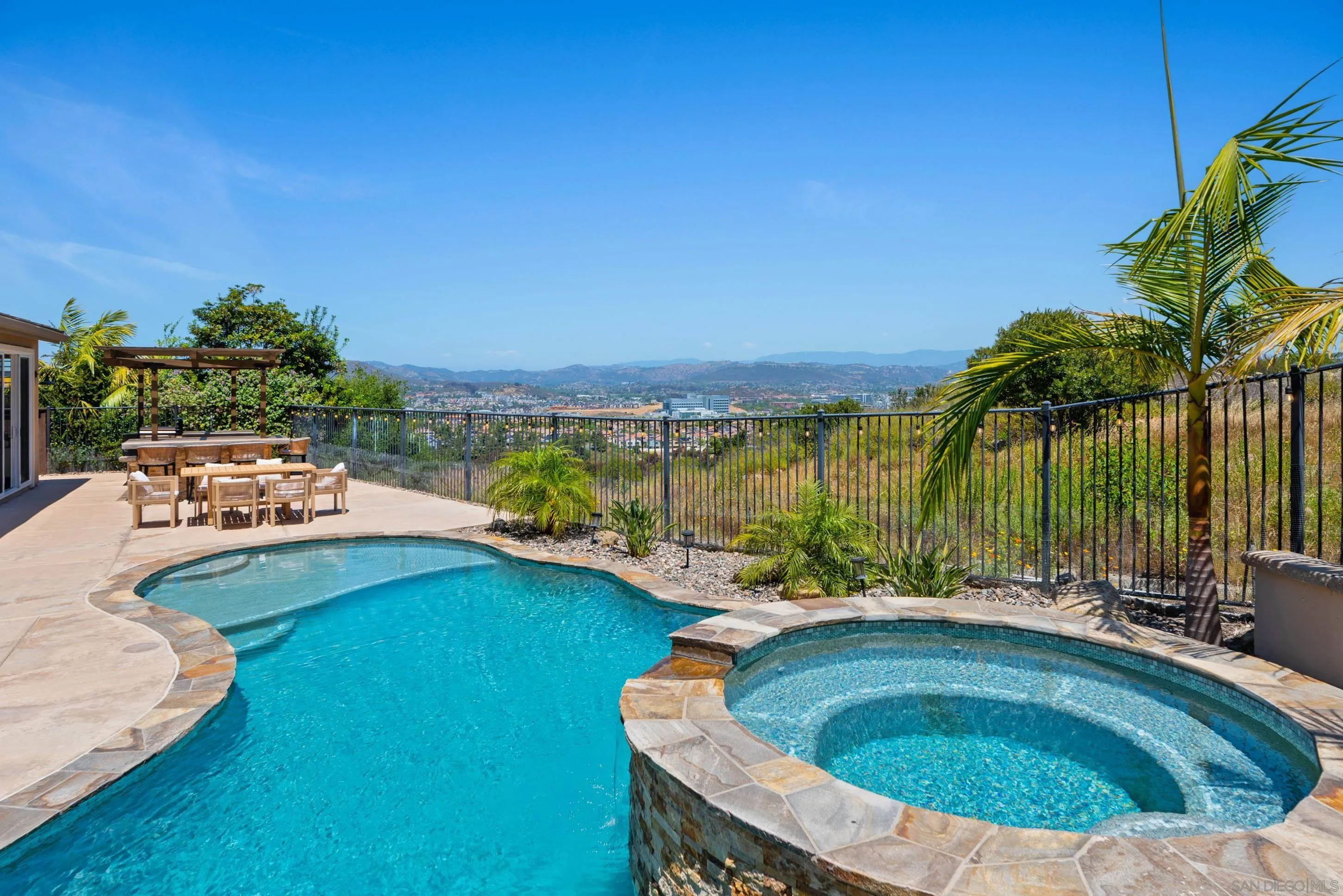 https://cdn.realtyfeed.com/cdn/127/260011200/f153283b1575167aefed797d60a1bd2c.webp