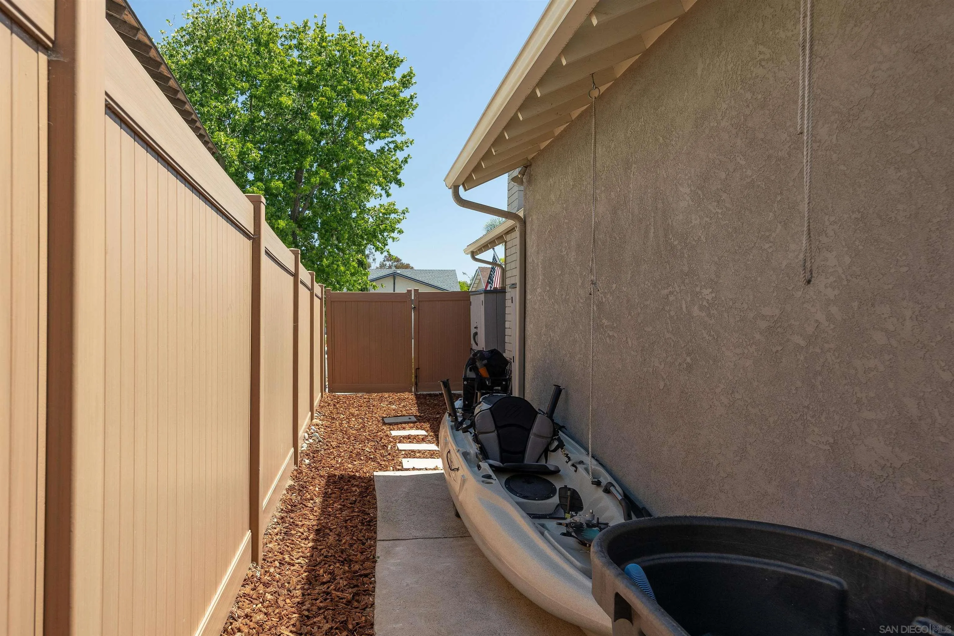 https://cdn.realtyfeed.com/cdn/127/260011203/055892661901ed12007265d980eddf09.webp