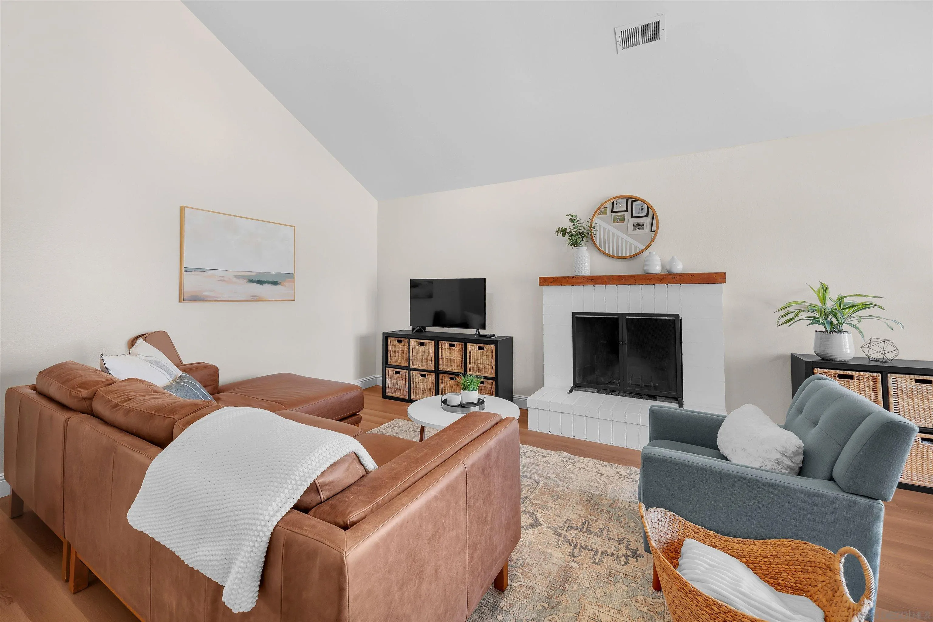 https://cdn.realtyfeed.com/cdn/127/260011203/08d57b3bba84f099f9a187ae170311ca.webp