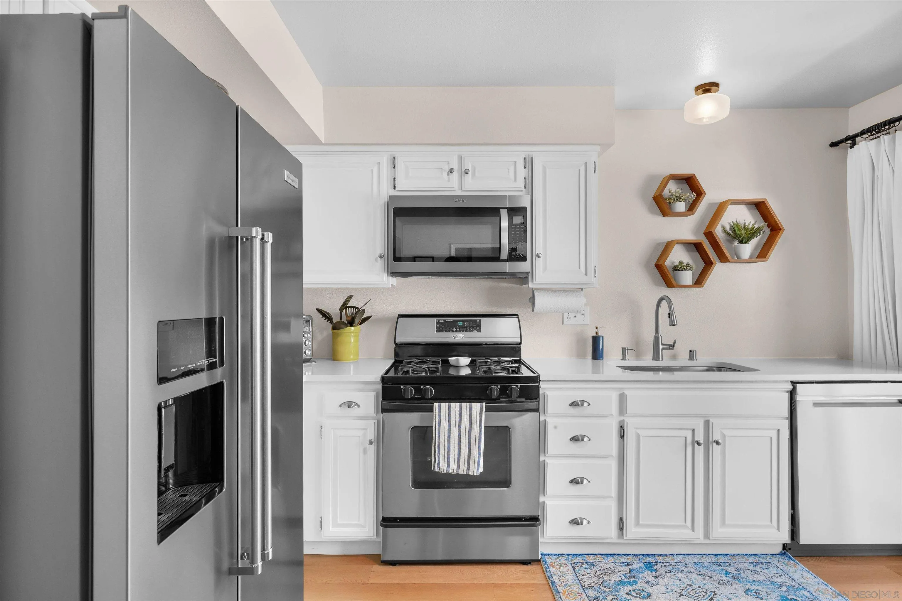 https://cdn.realtyfeed.com/cdn/127/260011203/30217cb632917bb421f238e1a9d76a83.webp