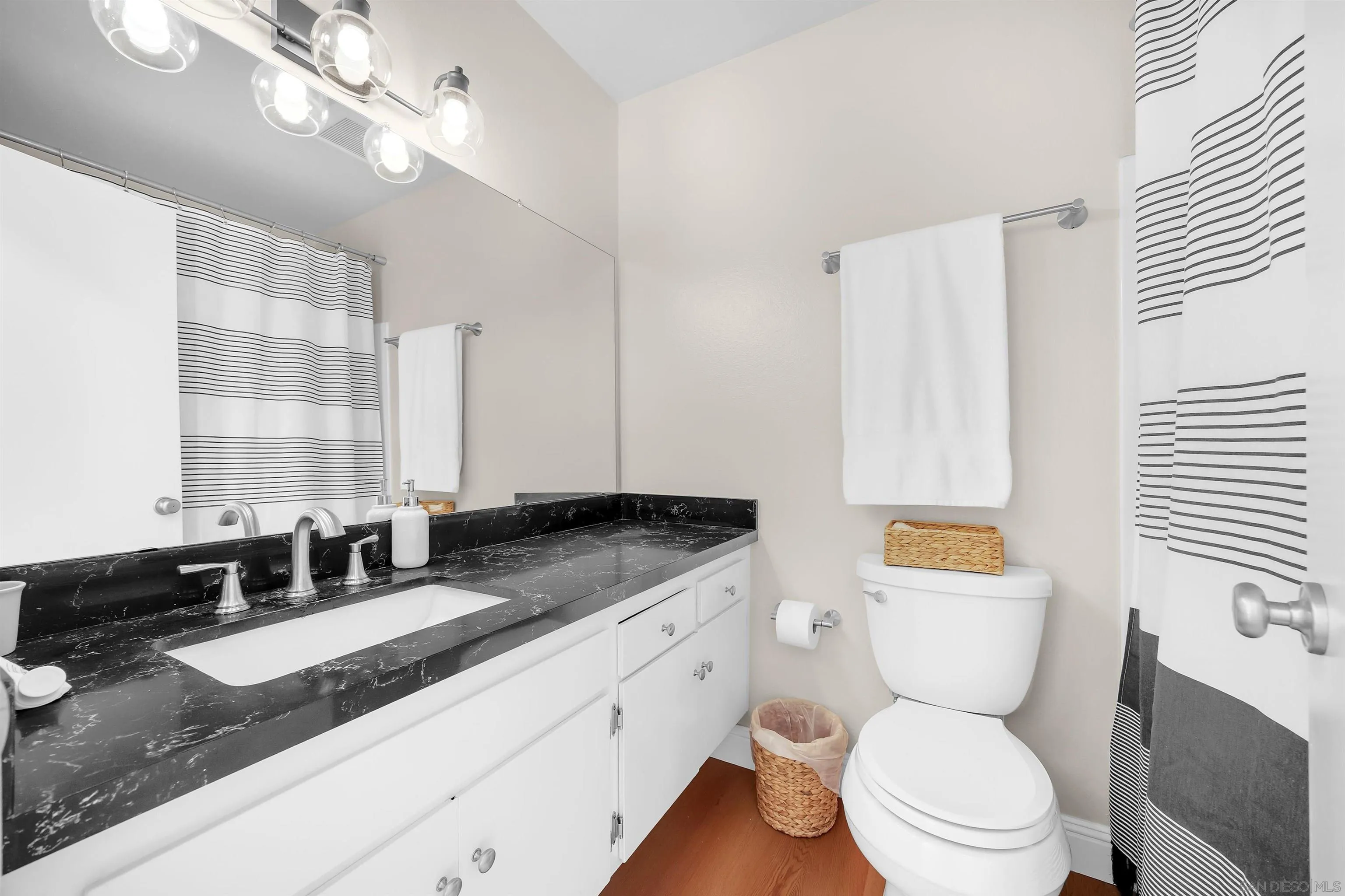 https://cdn.realtyfeed.com/cdn/127/260011203/4f0e6676d8d4b854645b2faf508bb321.webp