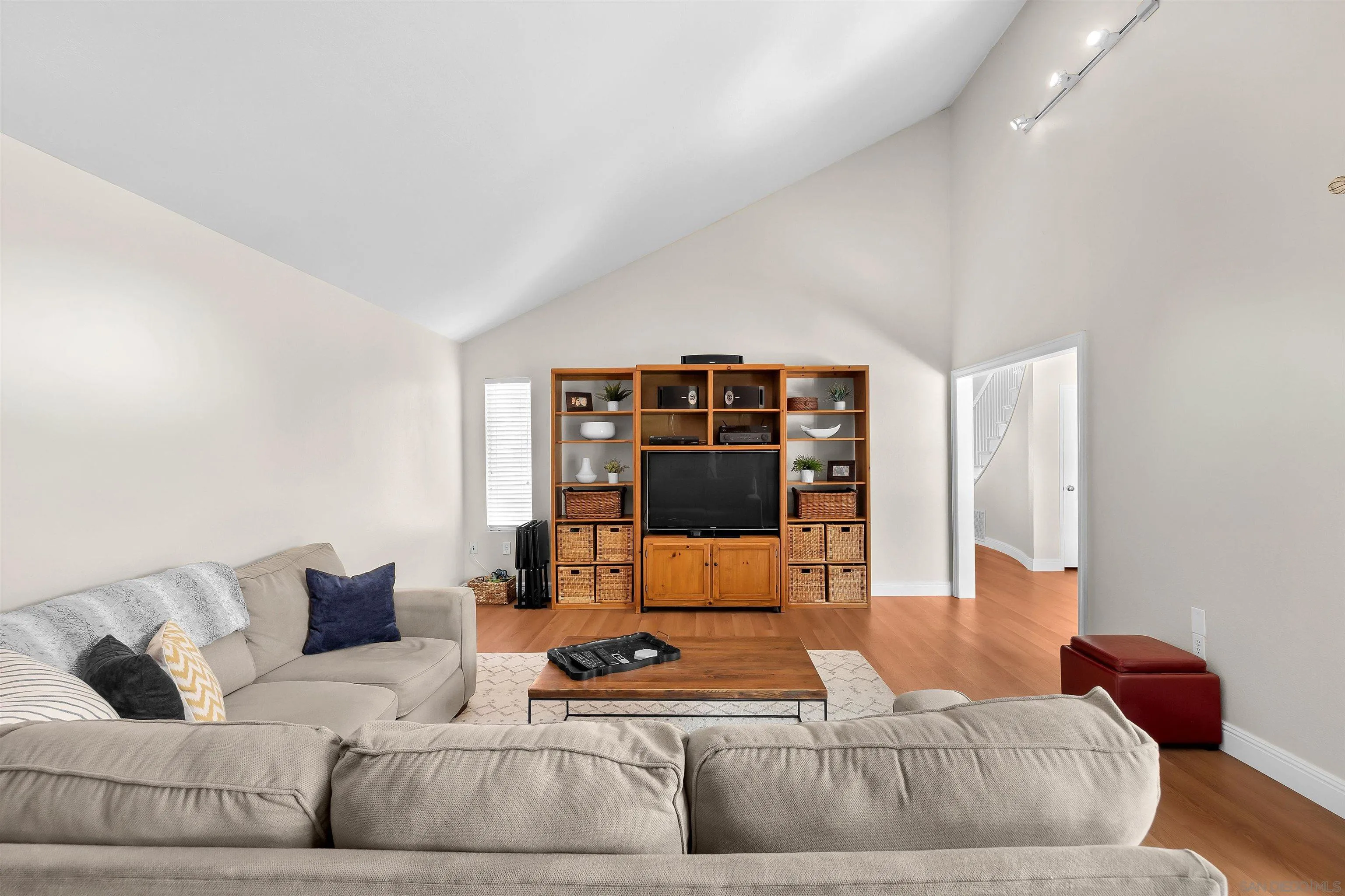 https://cdn.realtyfeed.com/cdn/127/260011203/7226f6e1cabea3a4c58bdf6fbbfeaf51.webp