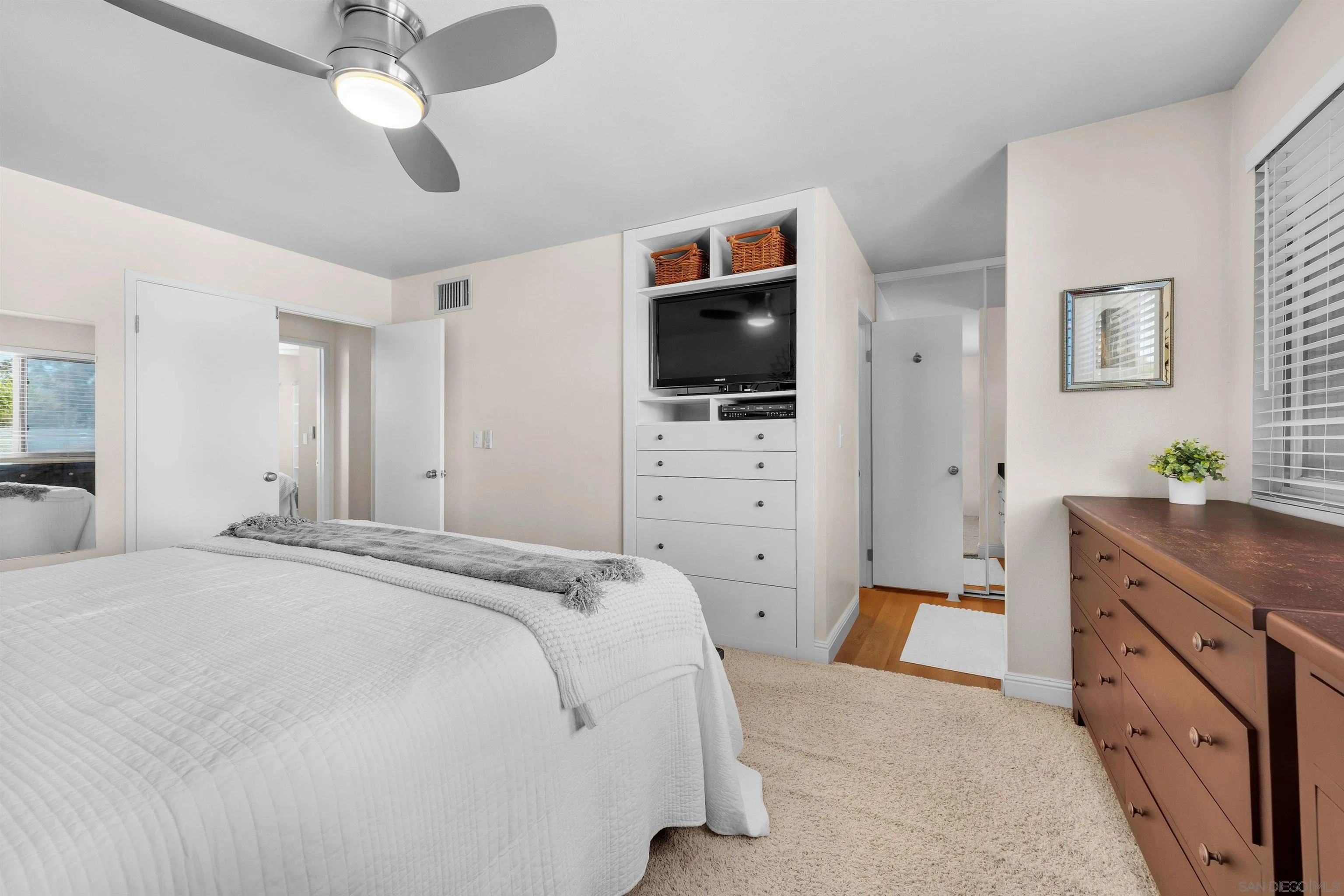 https://cdn.realtyfeed.com/cdn/127/260011203/ad7e916d4d5c28fffb9044f14d99310d.webp