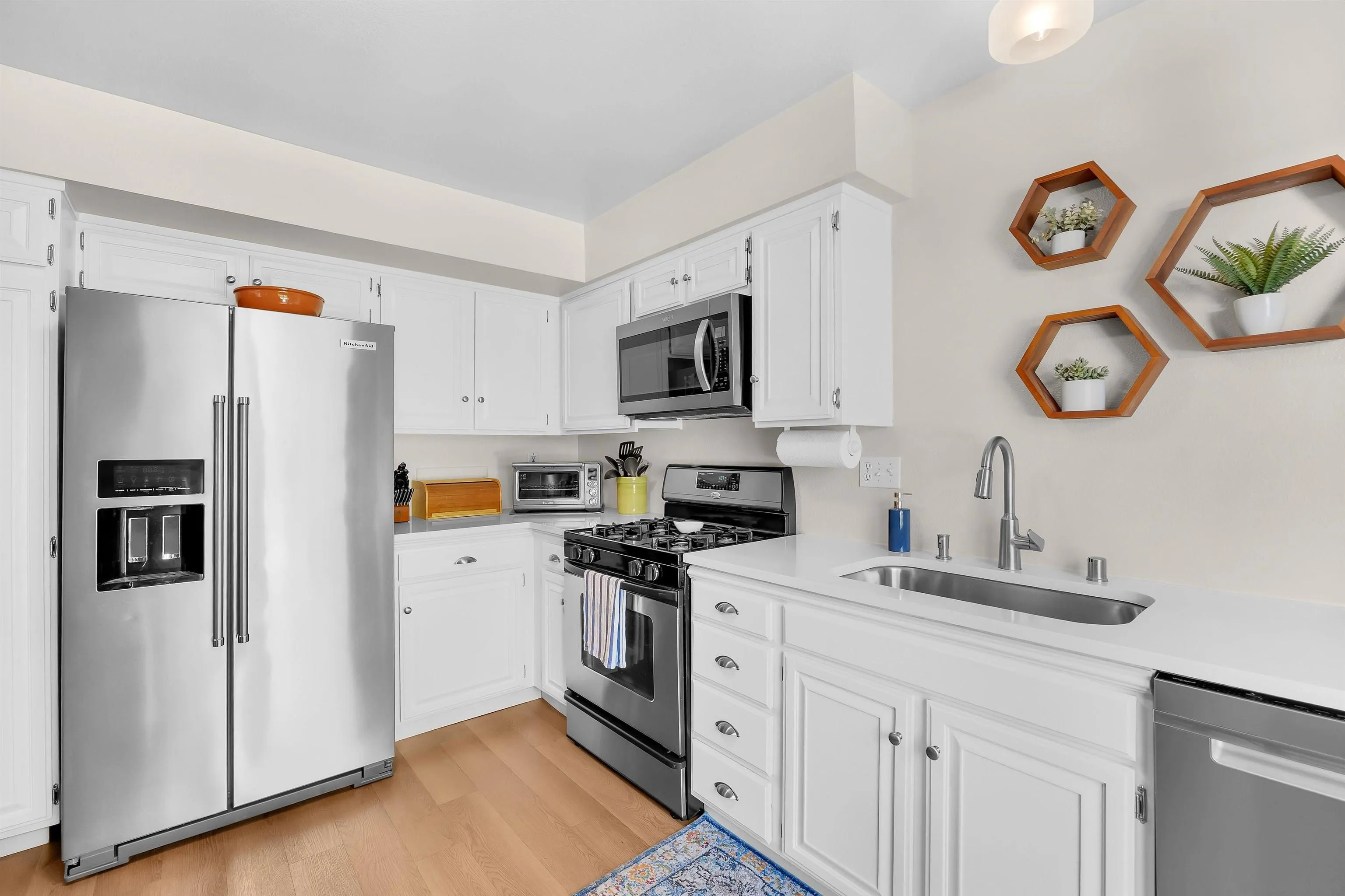https://cdn.realtyfeed.com/cdn/127/260011203/e99c530083c48e2d7d4158082e185658.webp