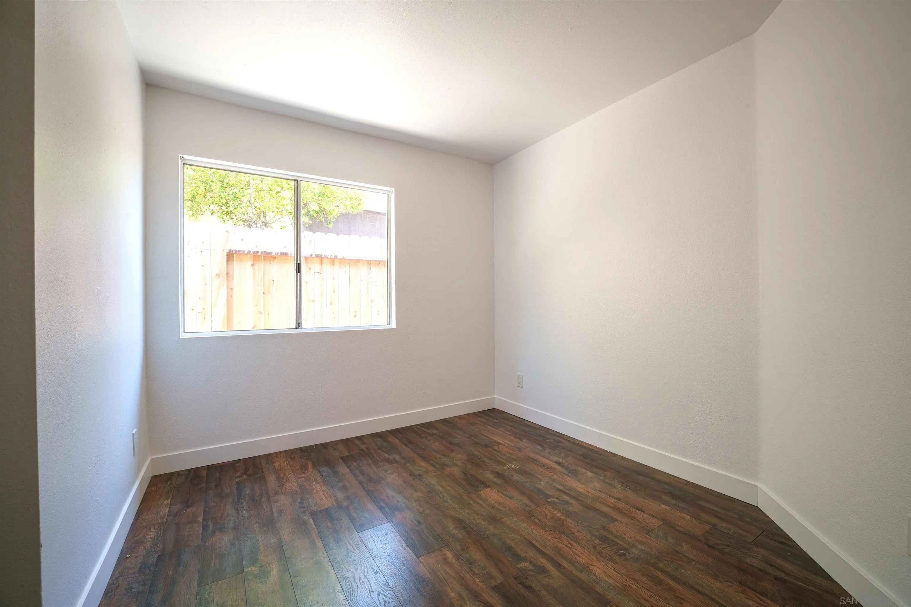 https://cdn.realtyfeed.com/cdn/127/260011205/0f3fbb81b83437553b1abfa2ece8c6d7.webp