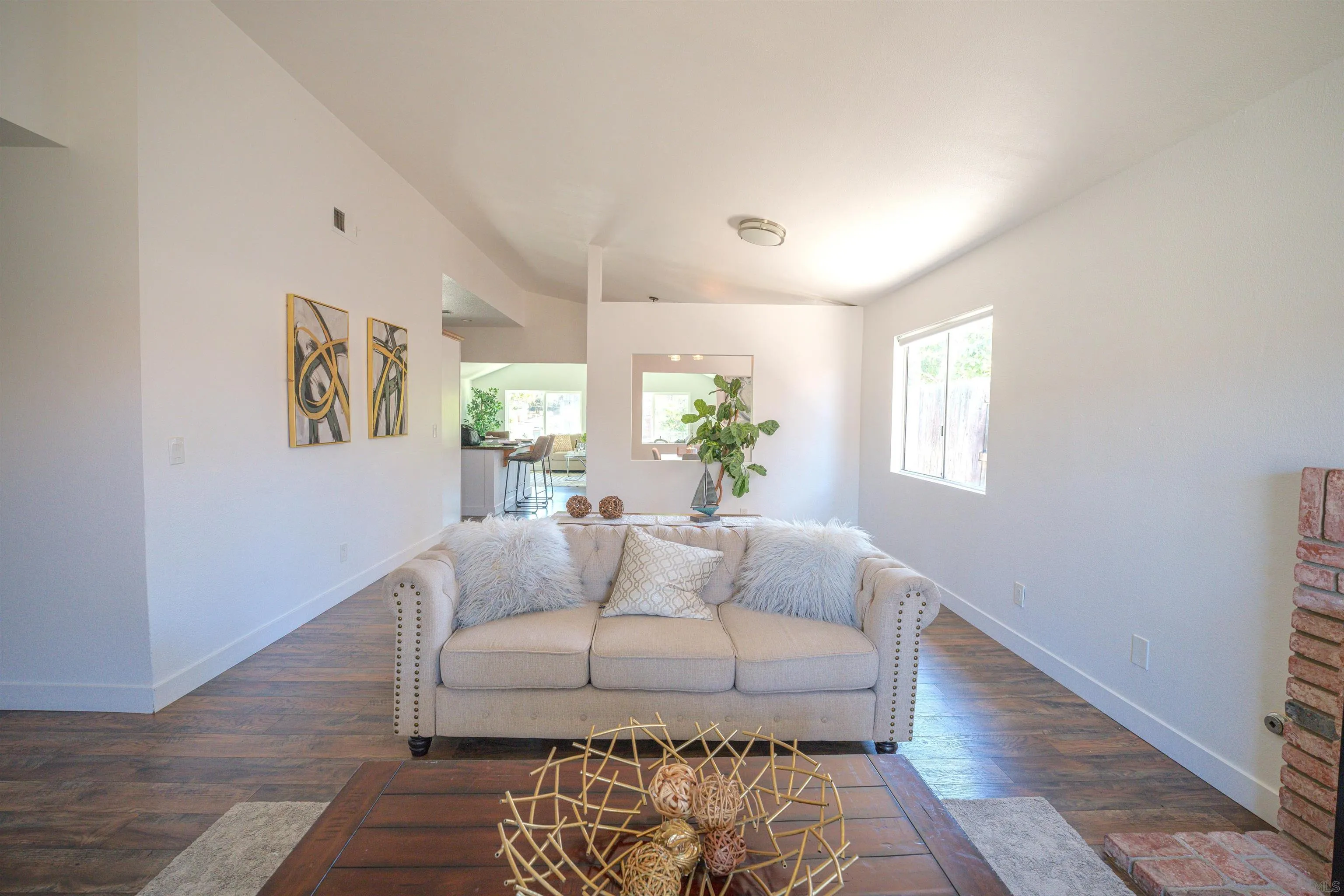 https://cdn.realtyfeed.com/cdn/127/260011205/677aeaf63286f550469b2bc5dea44a2c.webp
