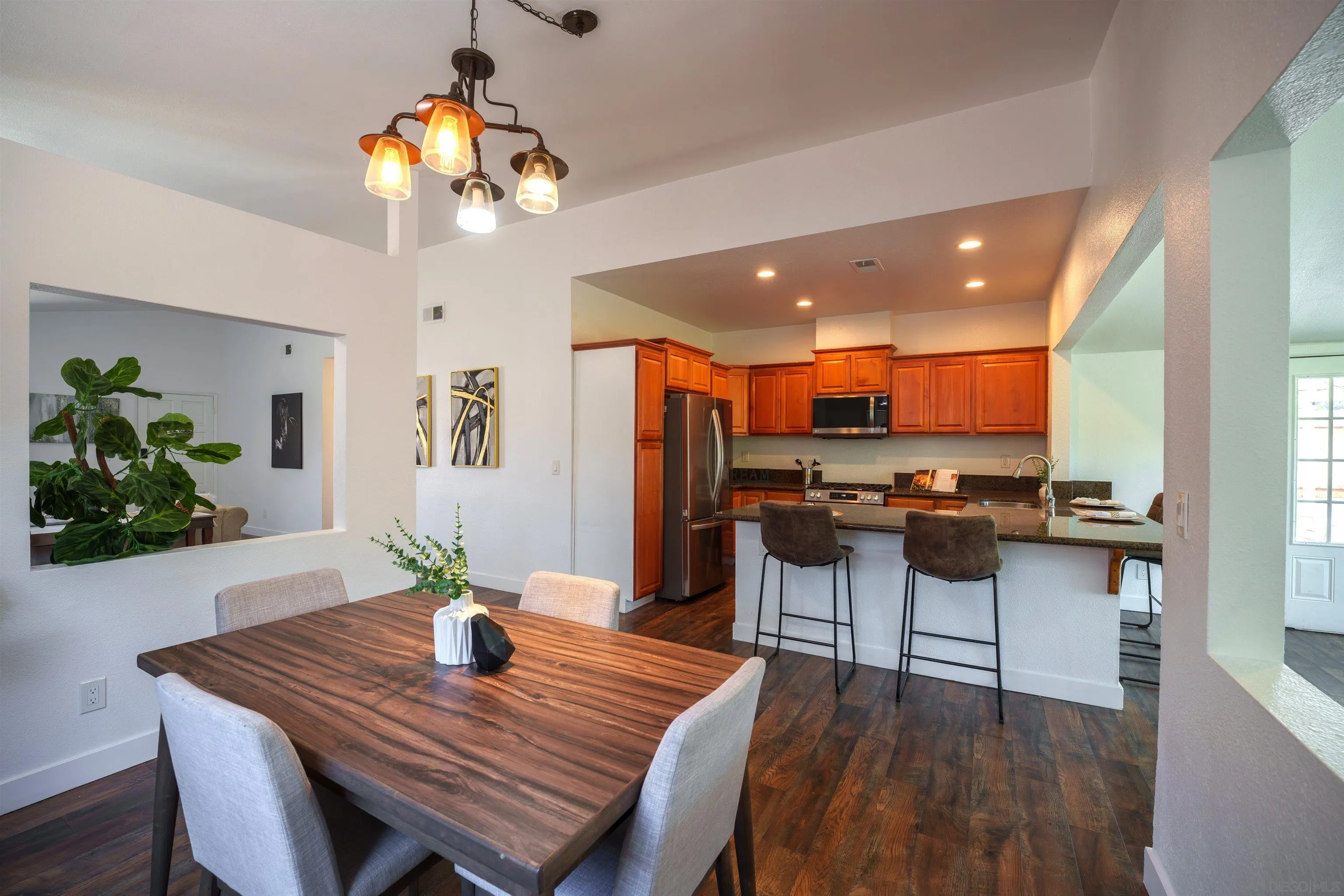 https://cdn.realtyfeed.com/cdn/127/260011205/c2f181e0122310c240ee2b0770112551.webp