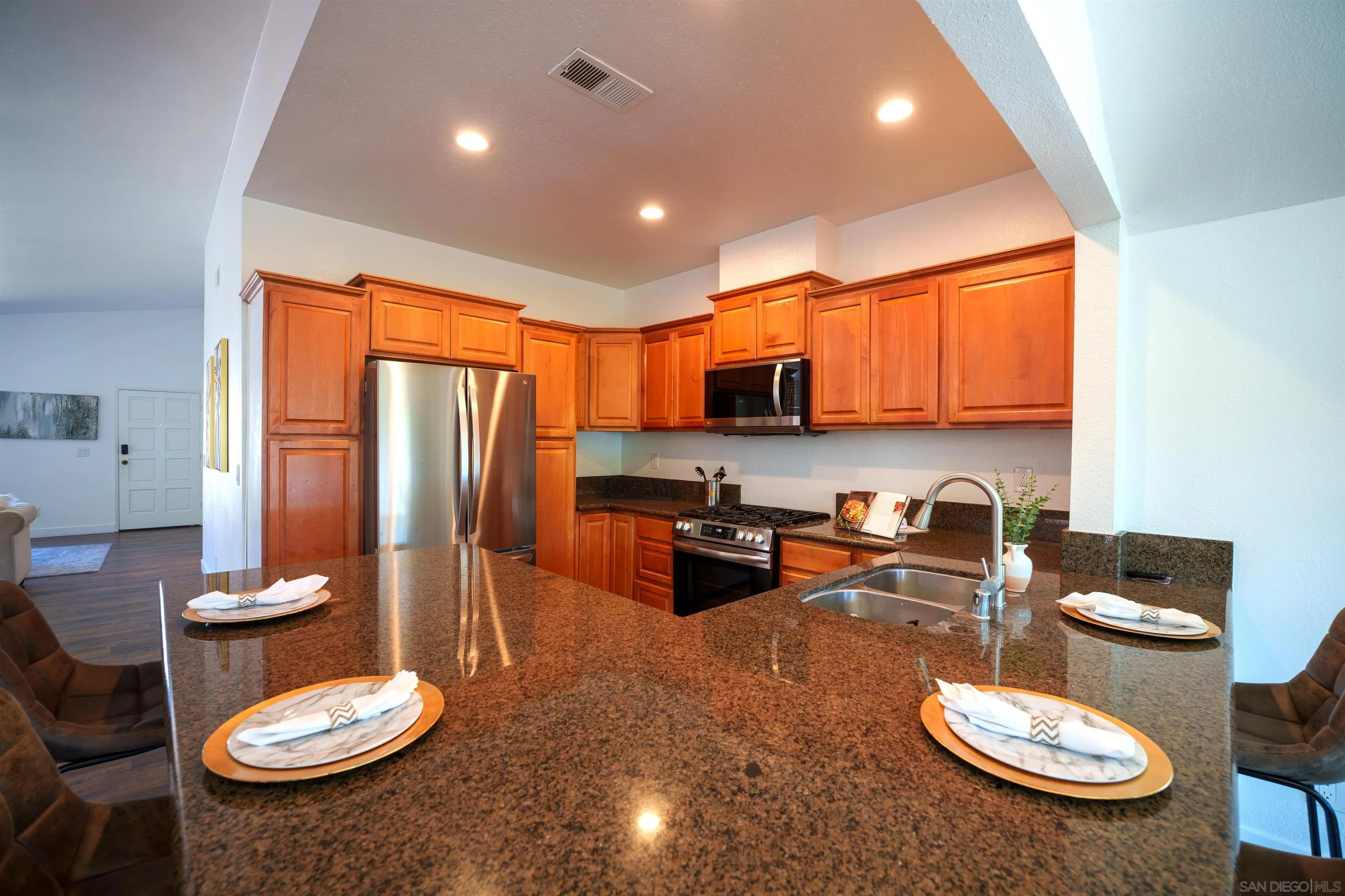 https://cdn.realtyfeed.com/cdn/127/260011205/f94676c8dc9c9d920c1d41677a1738f8.webp