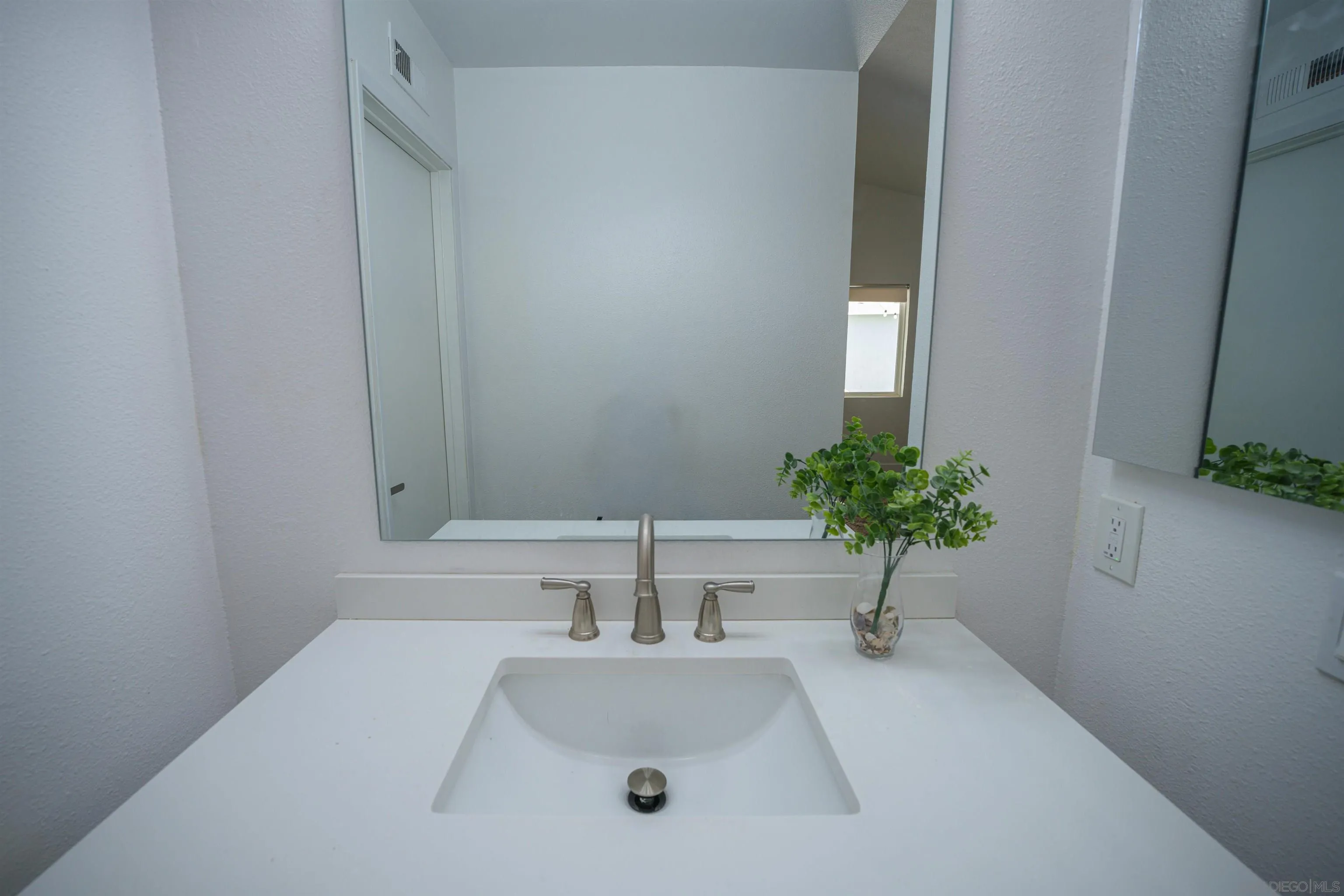 https://cdn.realtyfeed.com/cdn/127/260011205/fcc3573c0a825256bca354e756cd1f1a.webp